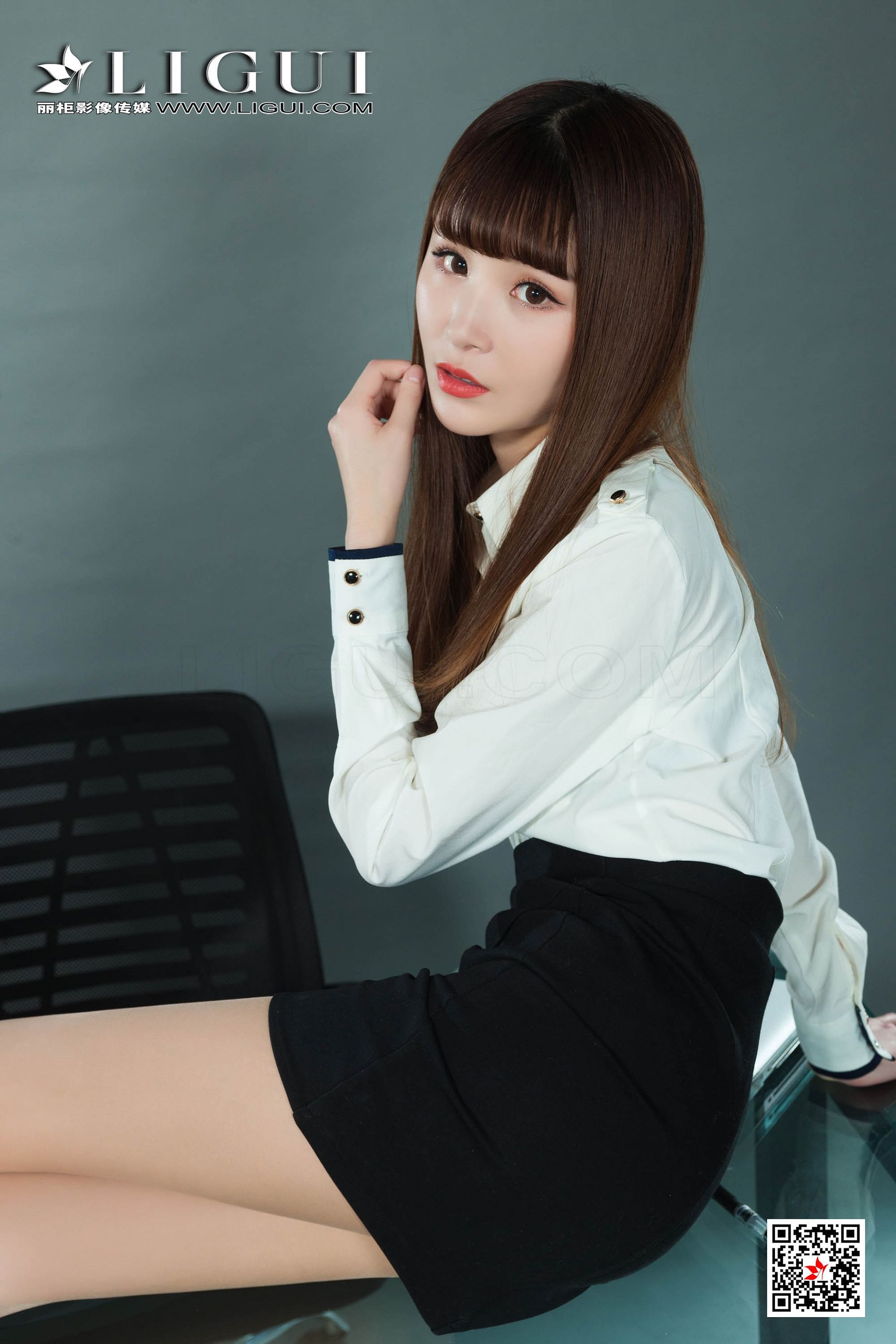 瑶瑶《OL小秘丝足美腿》 [丽柜LIGUI] 网络丽人 写第16张