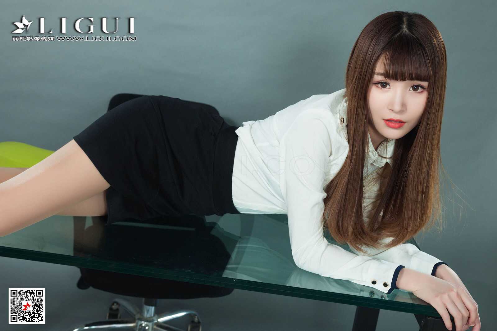 瑶瑶《OL小秘丝足美腿》 [丽柜LIGUI] 网络丽人 写第1张