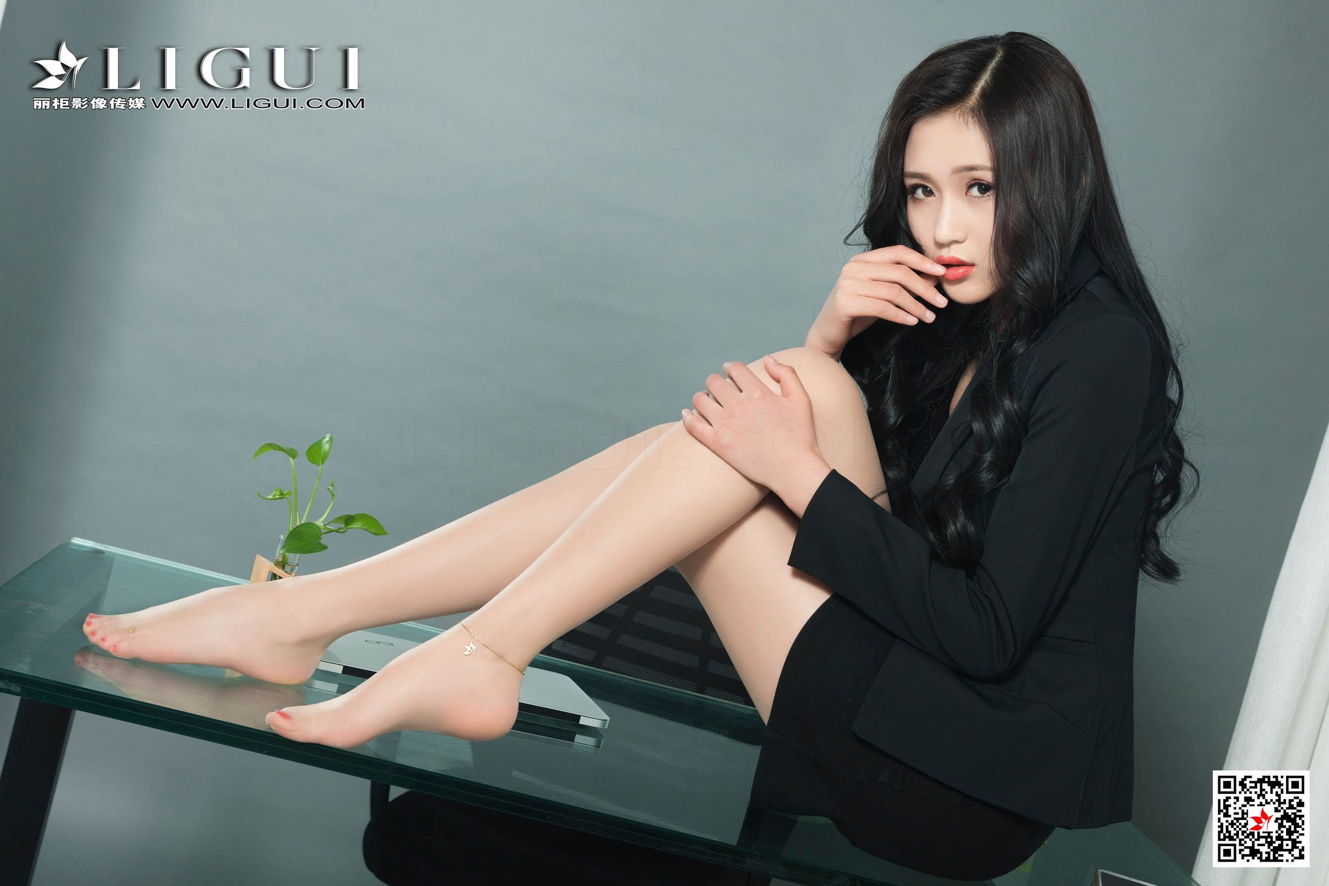 腿模玲玲《肉丝美腿OL》 [丽柜LIGUI] 网络丽人 写第6张