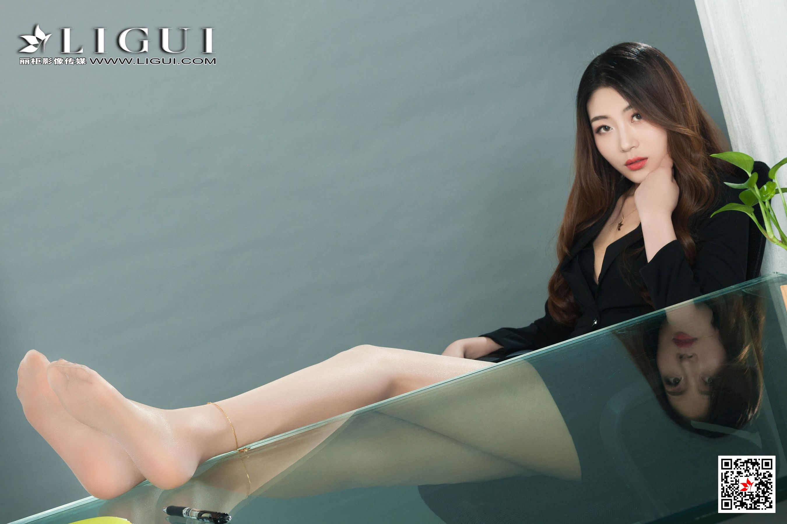 Model 娜娜《肉丝OL高跟女郎》 [丽柜LIGUI] 网络丽人第1张