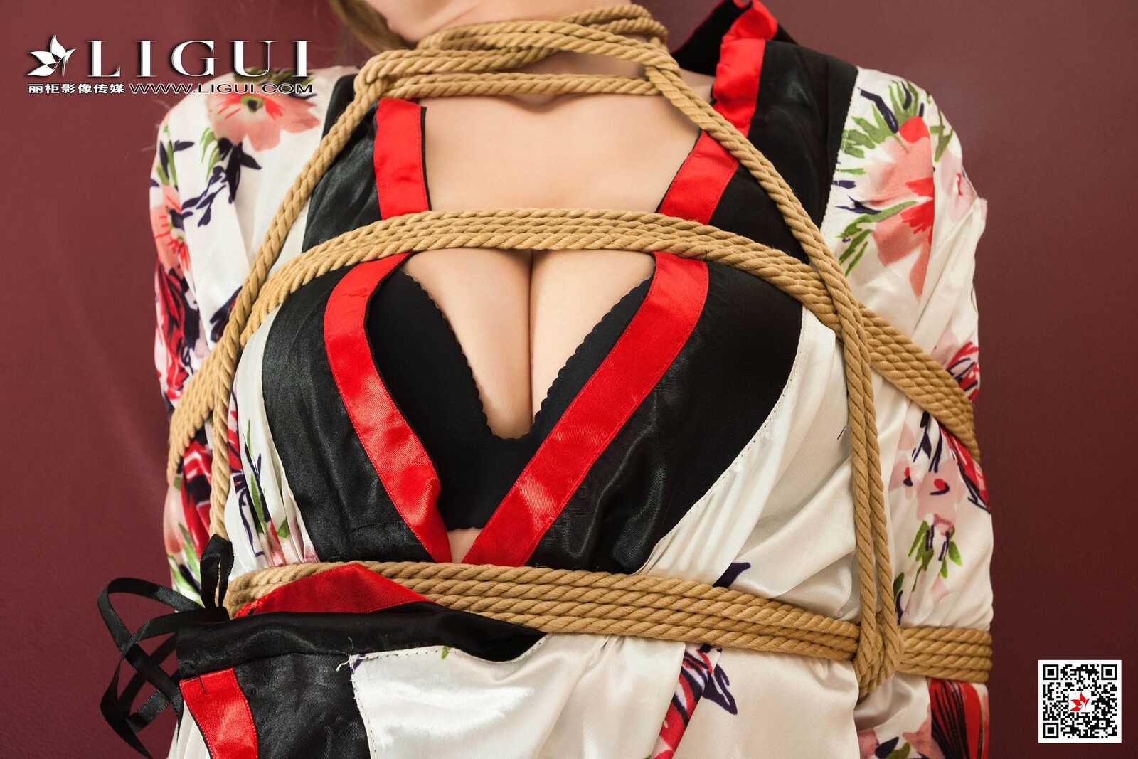 甜甜《绳艺捆绑丝袜人体摄影》 [丽柜美束] 写真第8张