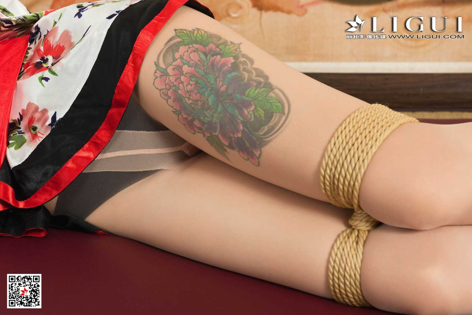 甜甜《绳艺捆绑丝袜人体摄影》 [丽柜美束] 写真第4张