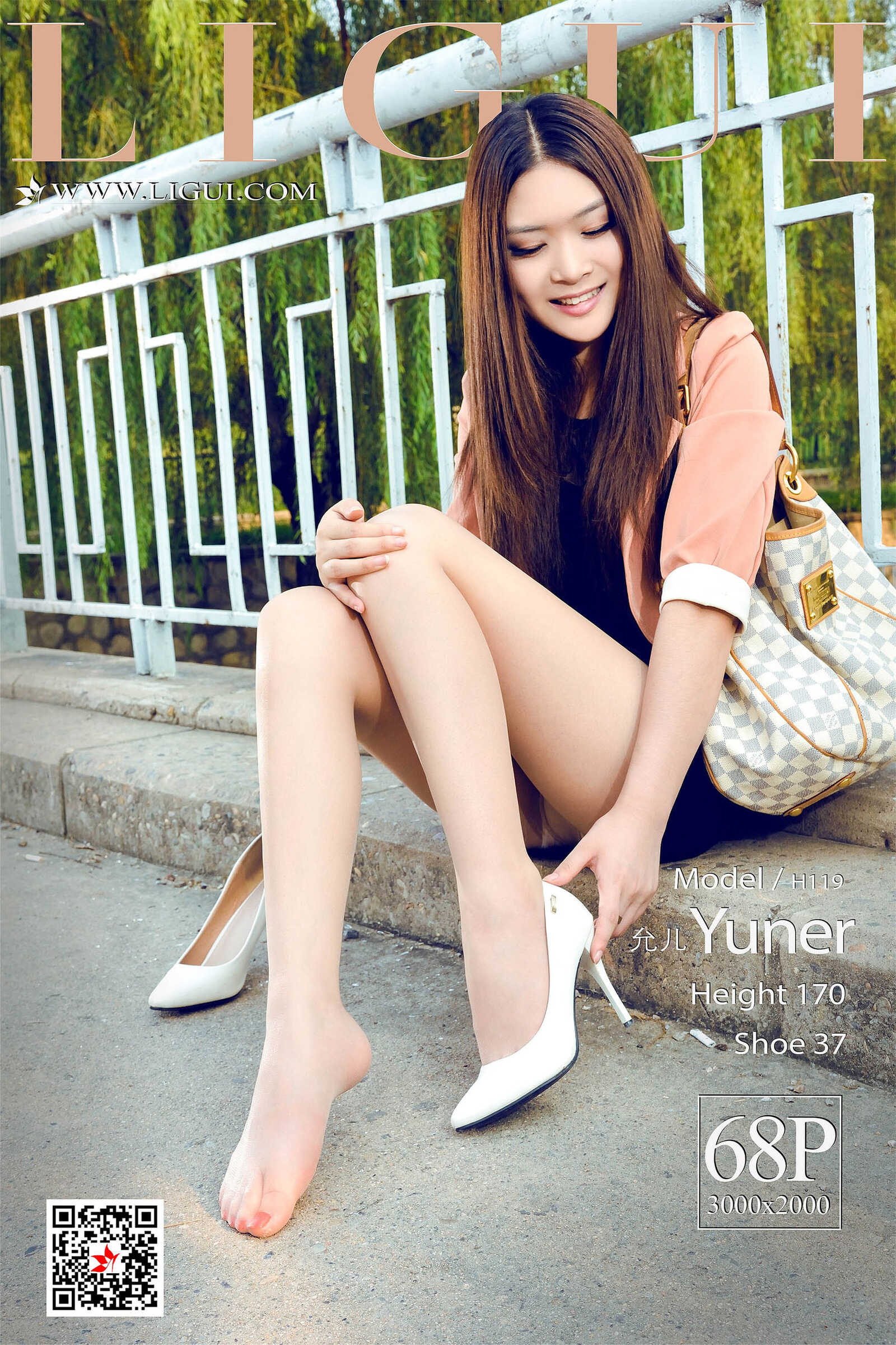 Model 允儿《街拍美腿丝足》 [丽柜LiGui] 写真集第18张