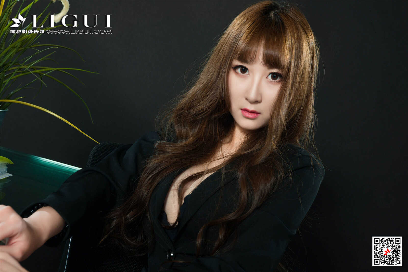 腿模焦焦《肉丝高跟OL美腿》 [丽柜Ligui] 写真集第5张