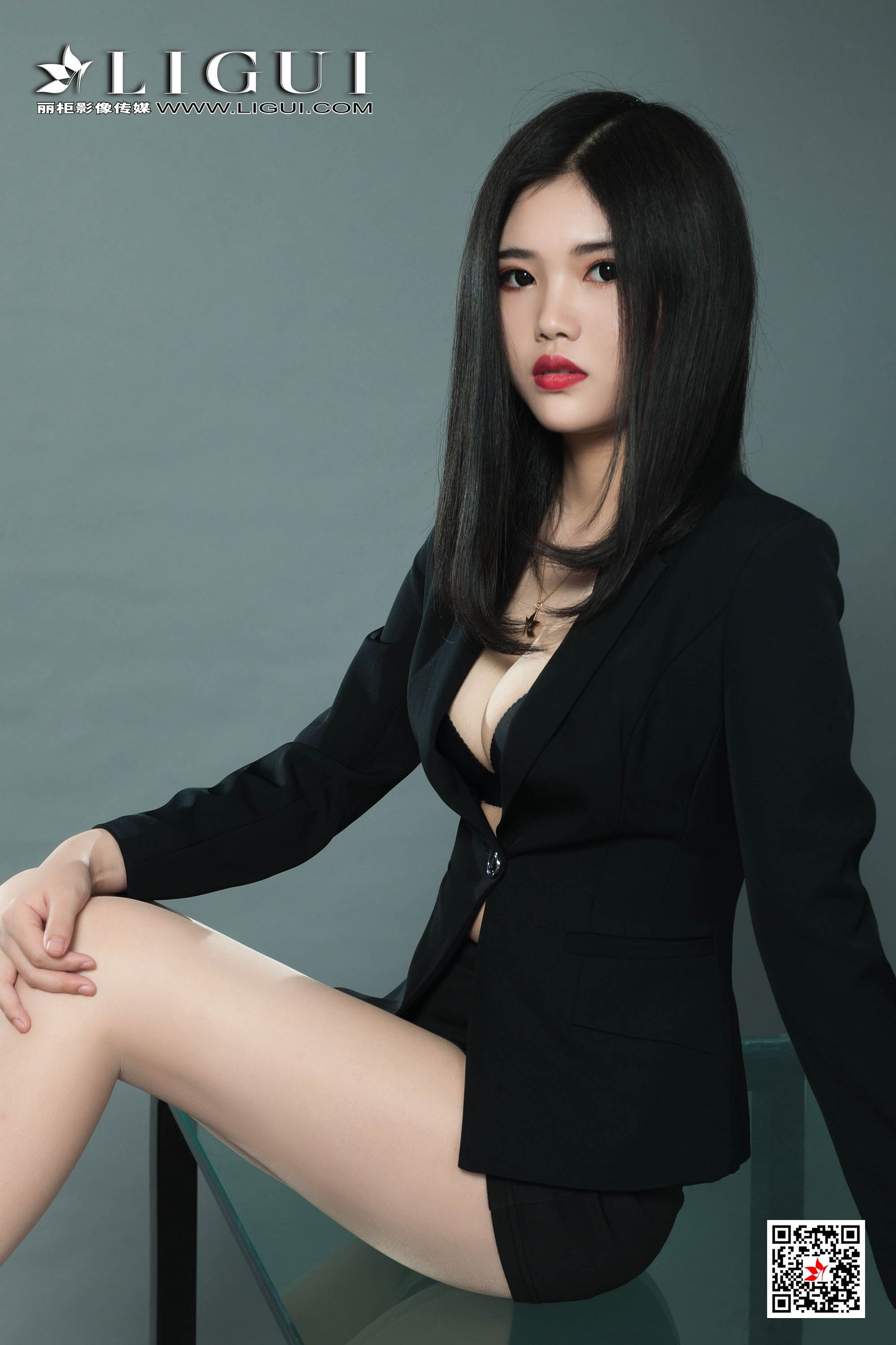 小辫儿《肉丝西服OL美腿》 [丽柜Ligui] 写真集第13张