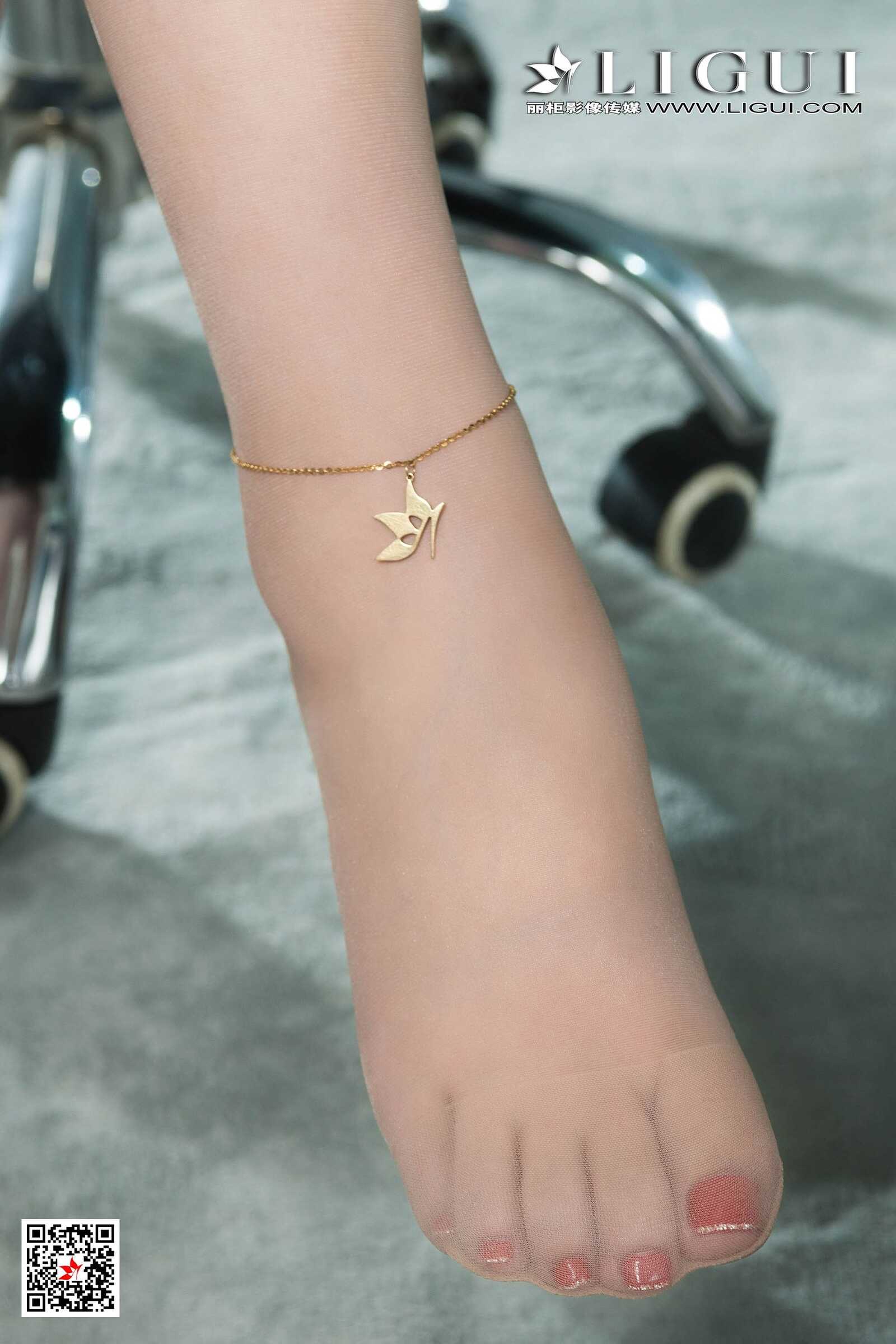 小辫儿《肉丝西服OL美腿》 [丽柜Ligui] 写真集第11张