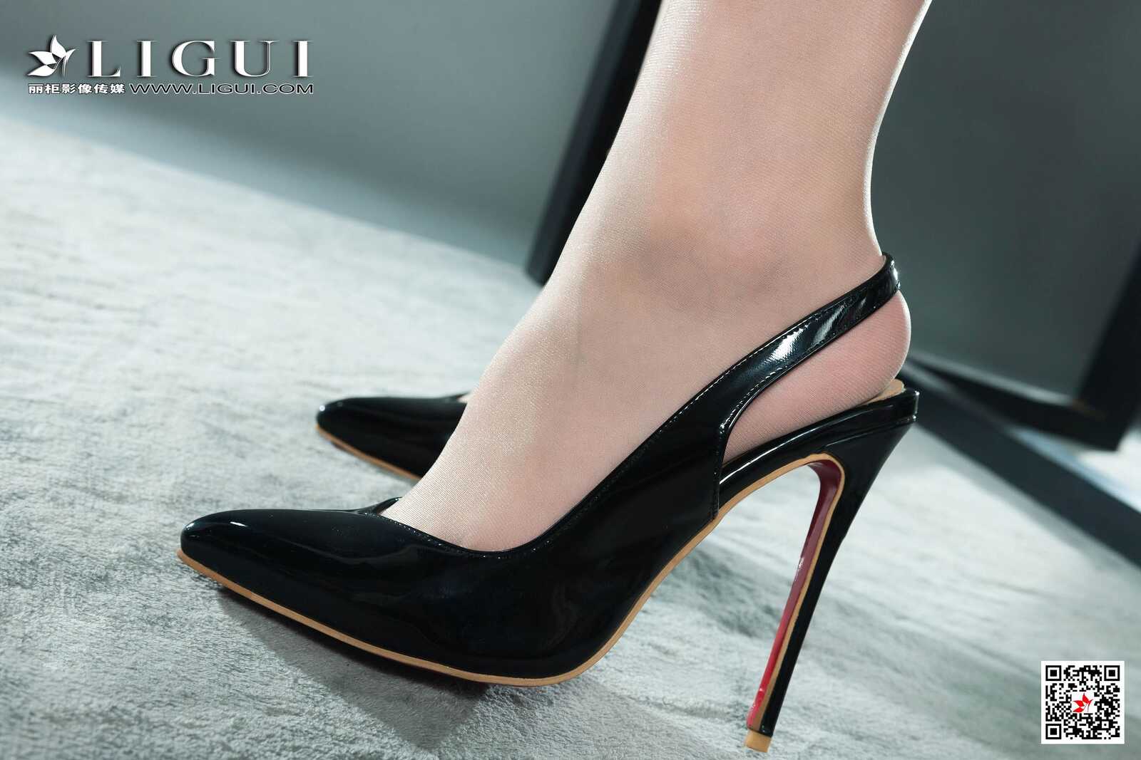 小辫儿《肉丝西服OL美腿》 [丽柜Ligui] 写真集第6张