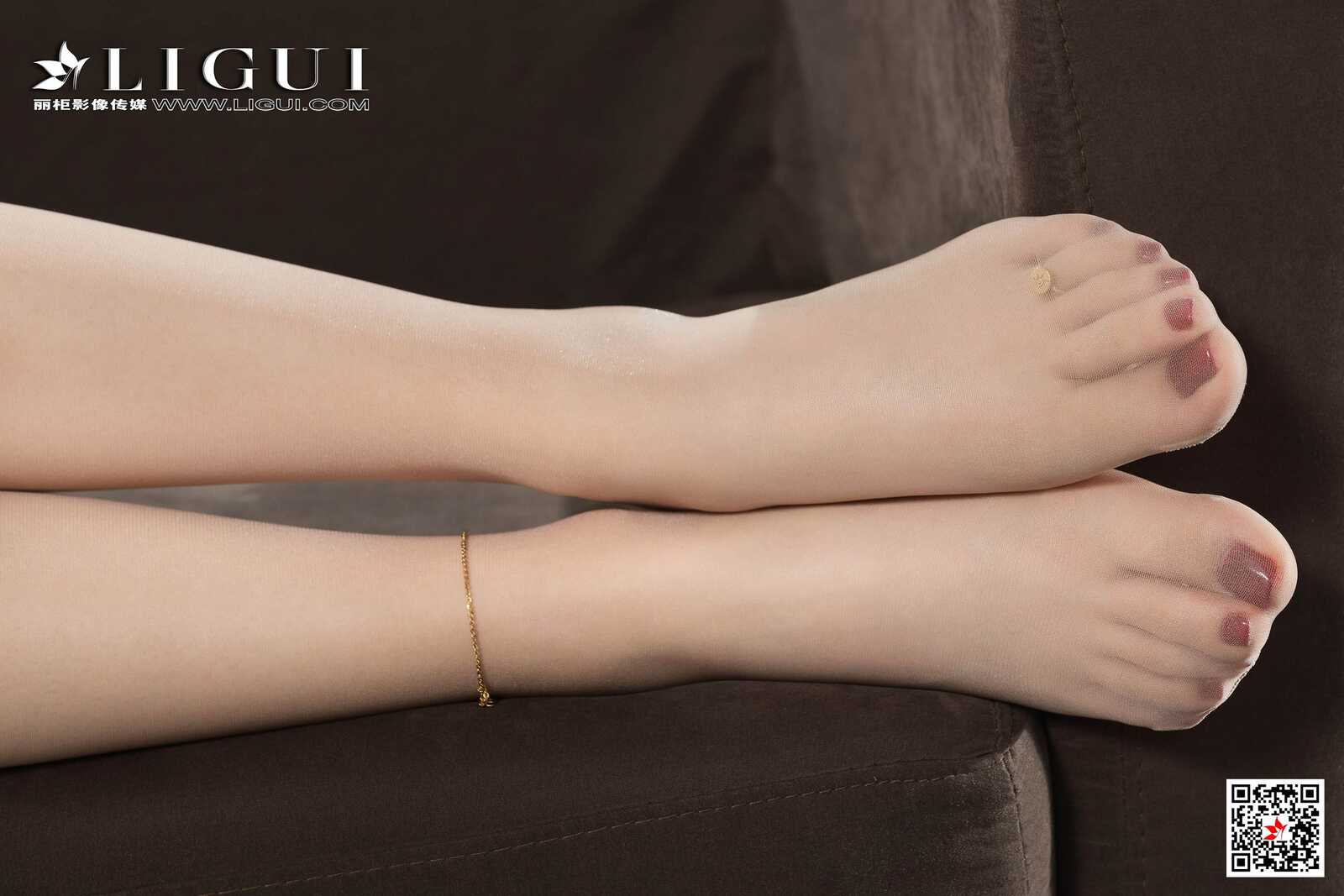 腿模泷儿《长腿肉丝OL》 [丽柜Ligui] 写真集第4张