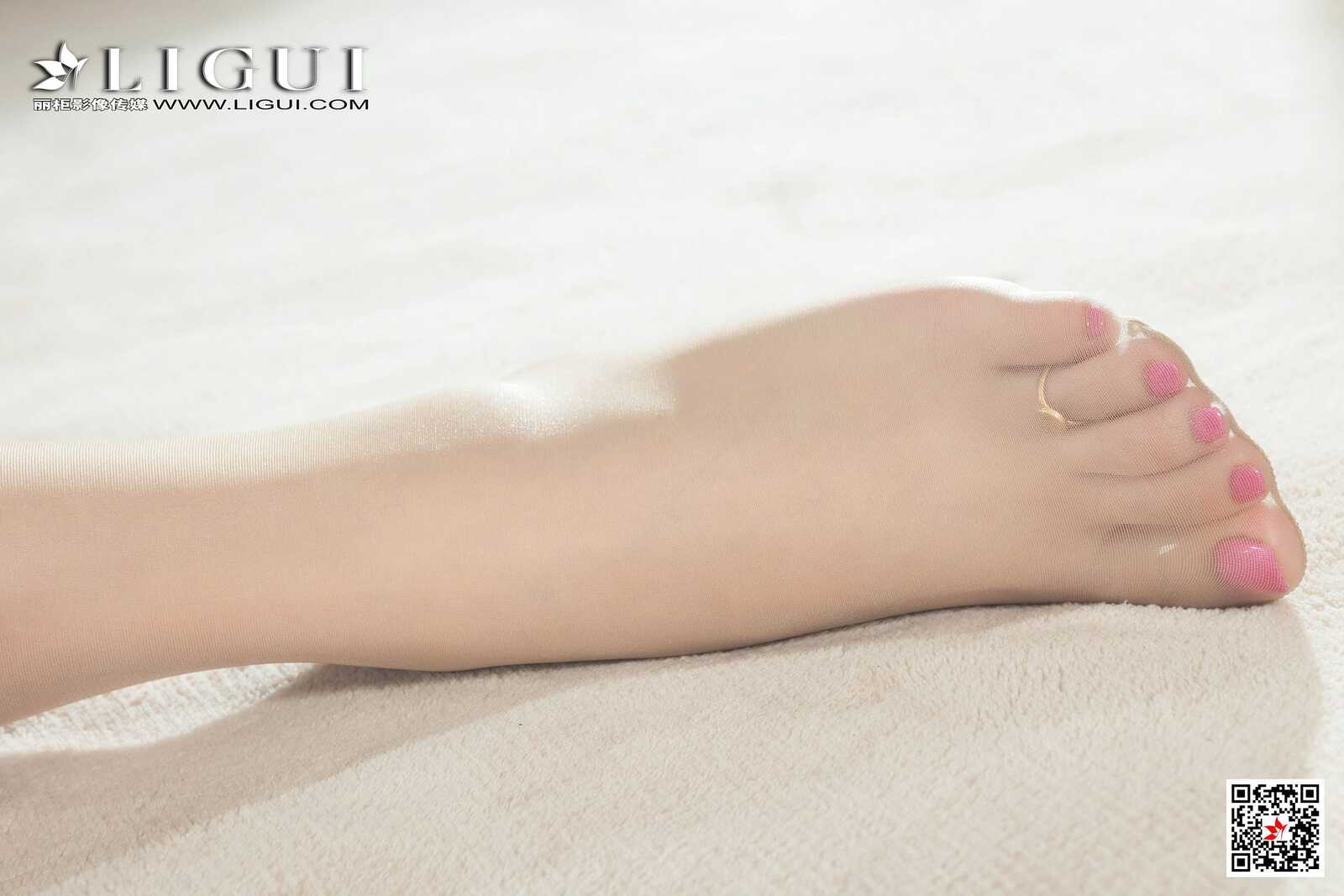 潘潘《丝袜学妹》 [丽柜Ligui] 写真集第1张