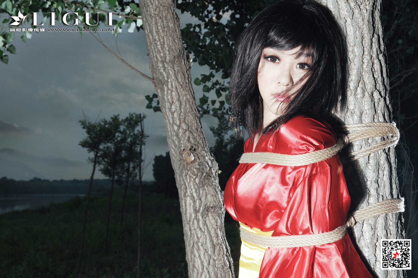 模特佩佩《黑夜美束》 [丽柜Ligui] 精品图集 写真第12张