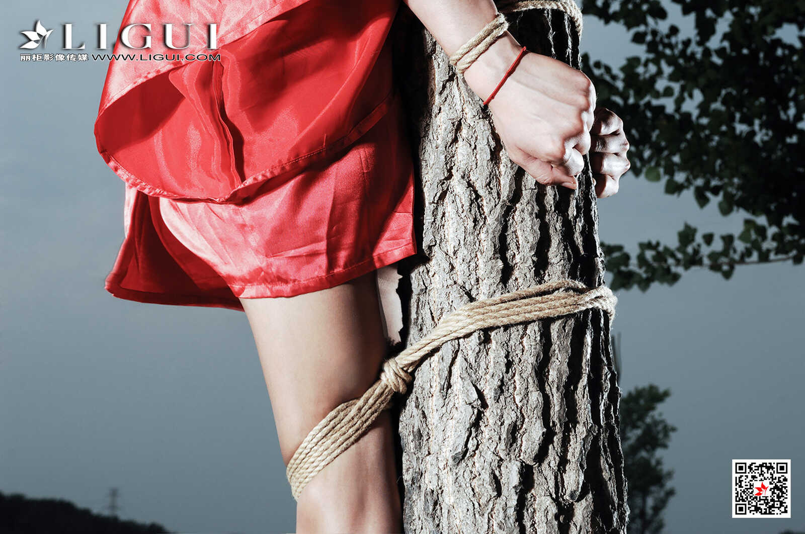 模特佩佩《黑夜美束》 [丽柜Ligui] 精品图集 写真第11张