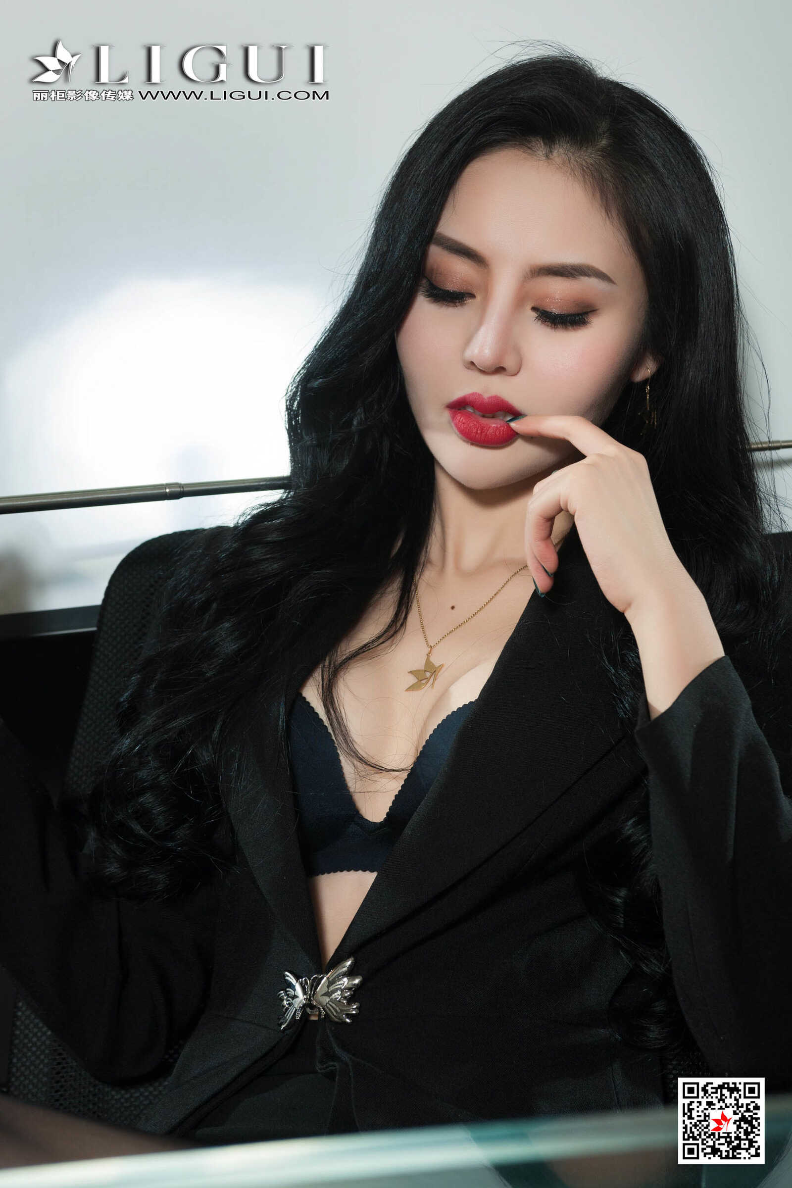 腿模凉儿《黑丝OL姐姐》 [丽柜Ligui] 网络丽人 写第2张