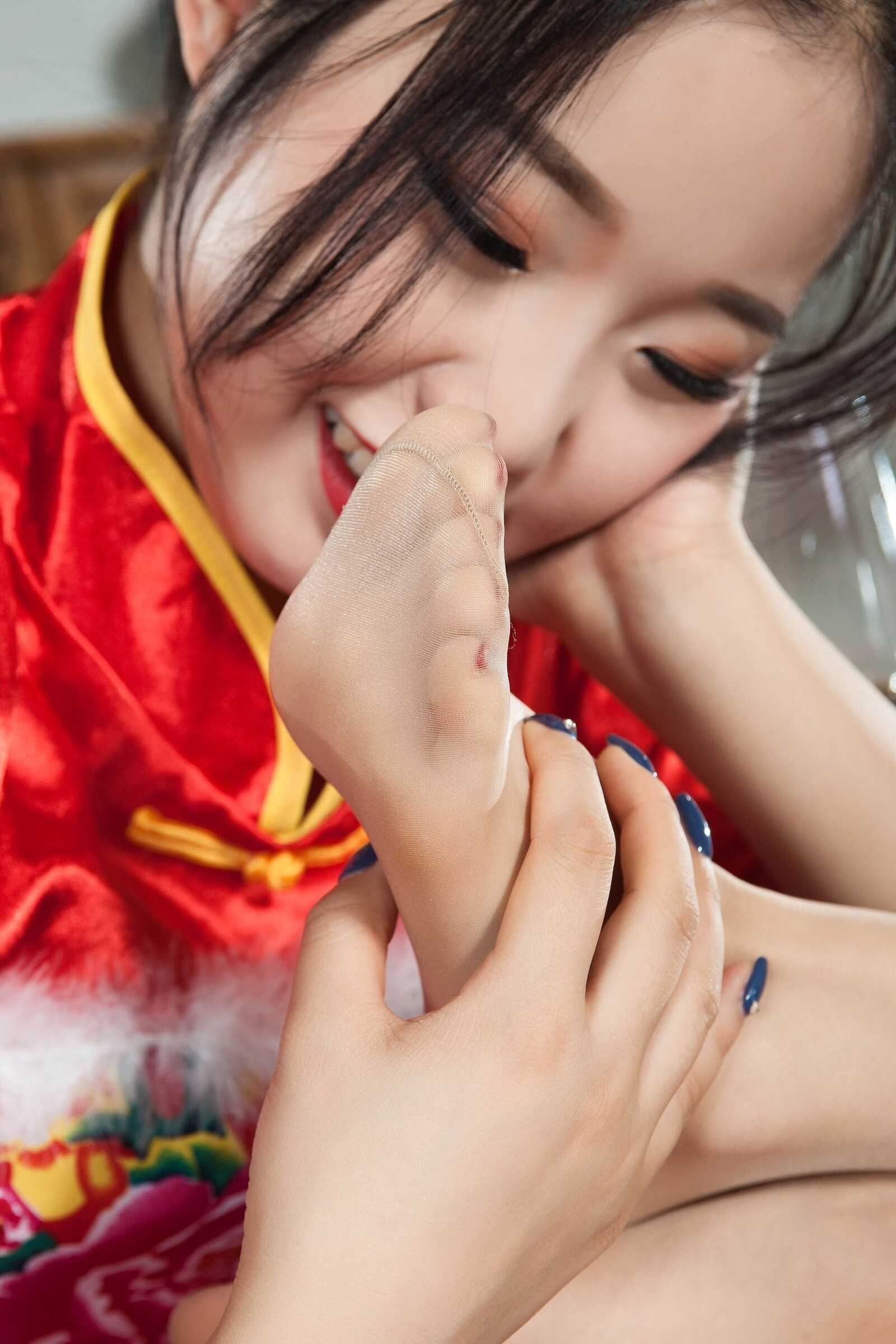 媛媛&amp;amp;鱼妹《新春丝足福利》 [丽柜Ligui] 网络丽第15张