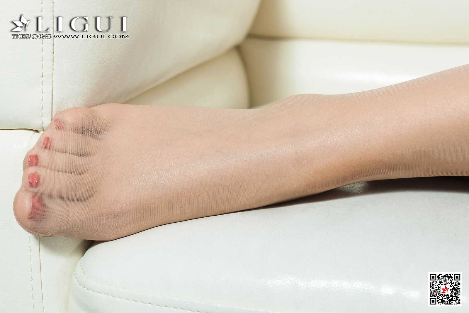 模特斯斯《红衣贵足》 [丽柜Ligui] 网络丽人 写真第3张