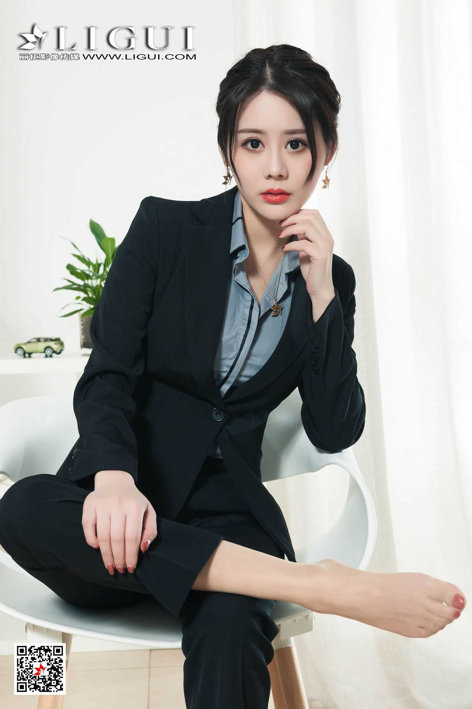 苏曼《紧身裤OL女郎》 [丽柜Ligui] 网络丽人 写真第16张