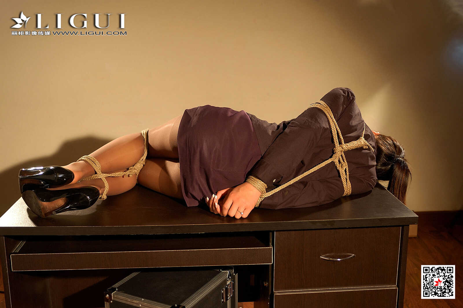 Model 默默《镣铐捆绑》 [丽柜Ligui] 写真集第4张