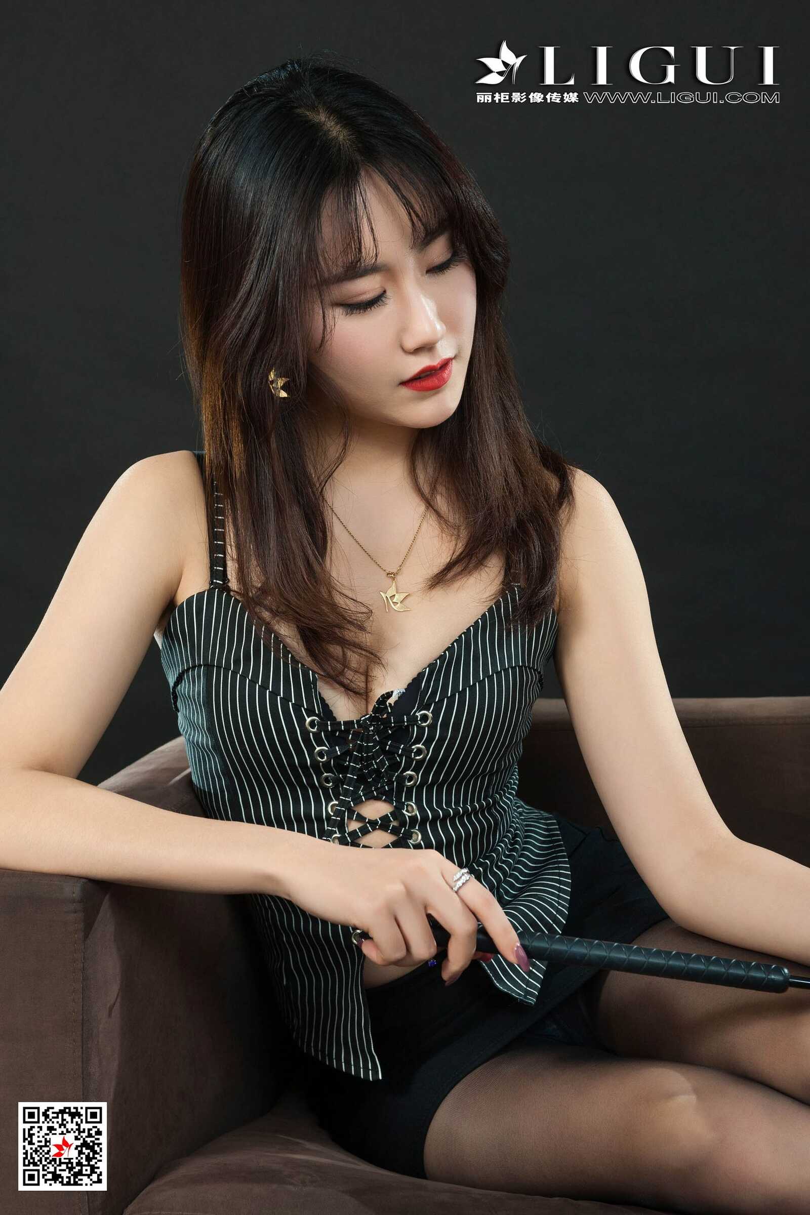 Model 子晴《极品黑丝女秘书》 [丽柜Ligui] 写真集第15张