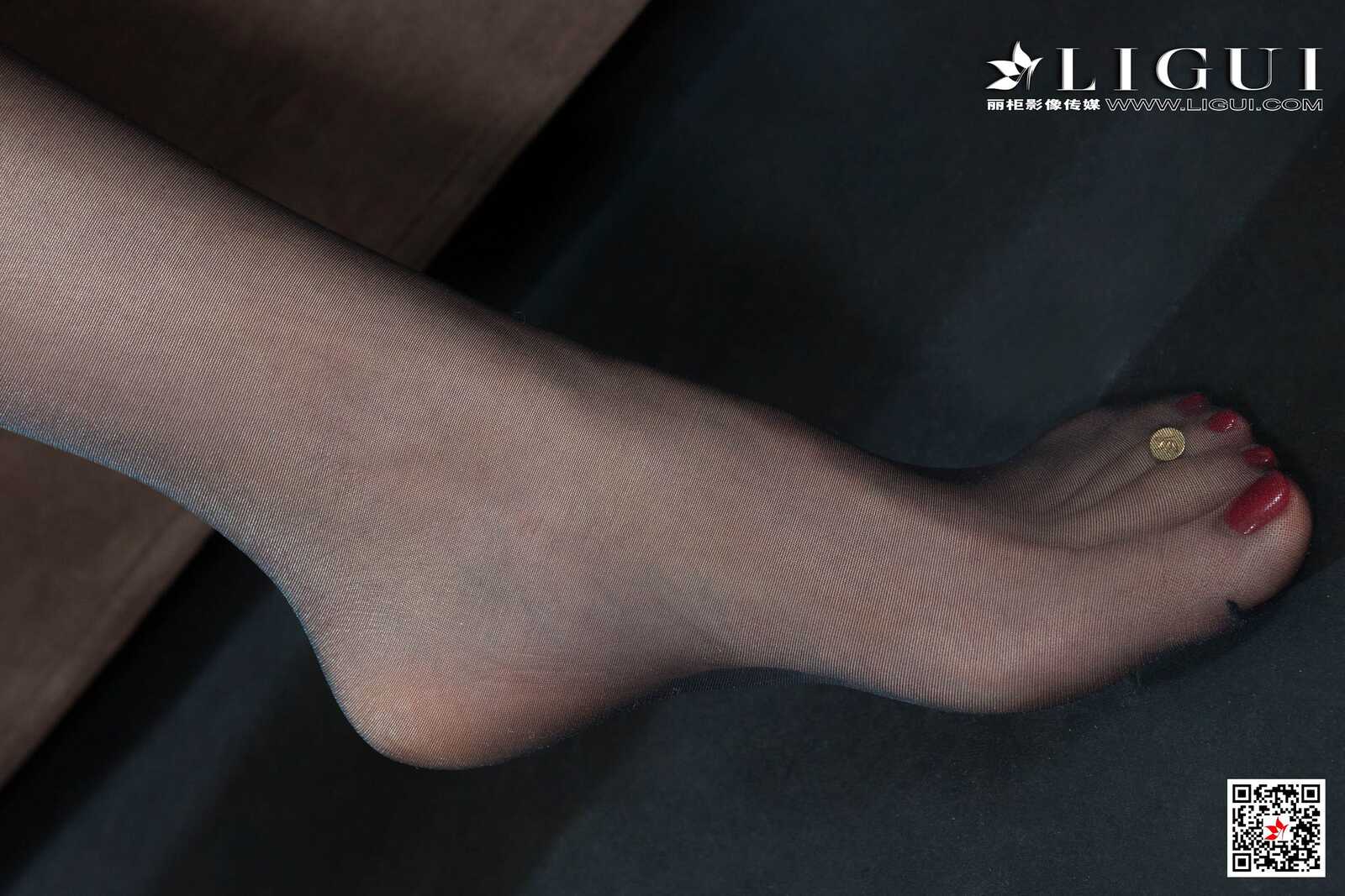 Model 子晴《极品黑丝女秘书》 [丽柜Ligui] 写真集第2张