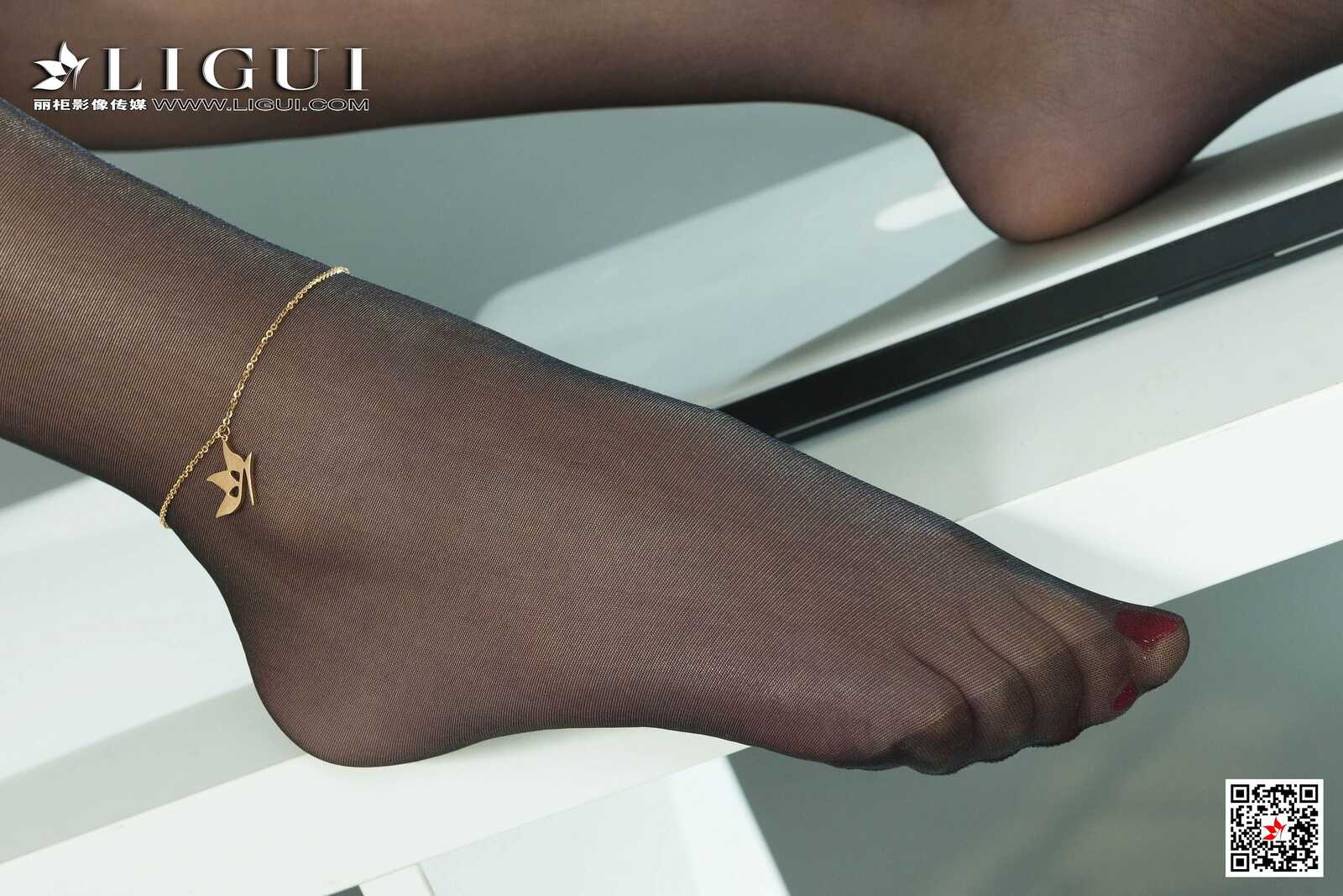 Model 文芮《黑丝袜高跟诱惑》 [丽柜LIGUI] 写真集第4张