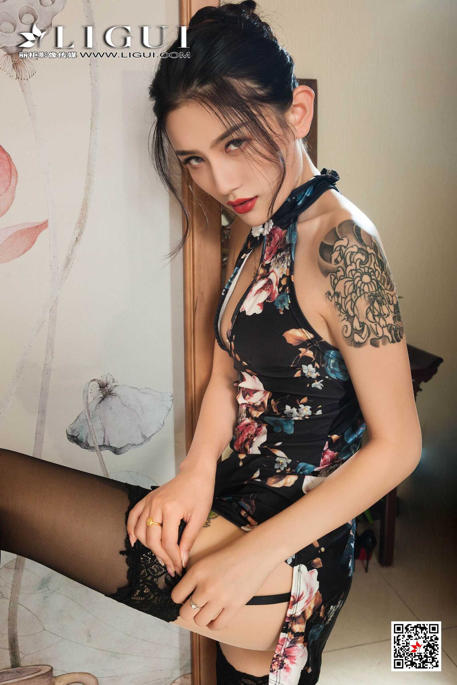 Model 甜甜《黑丝旗袍诱惑》 [丽柜Ligui] 写真集第13张