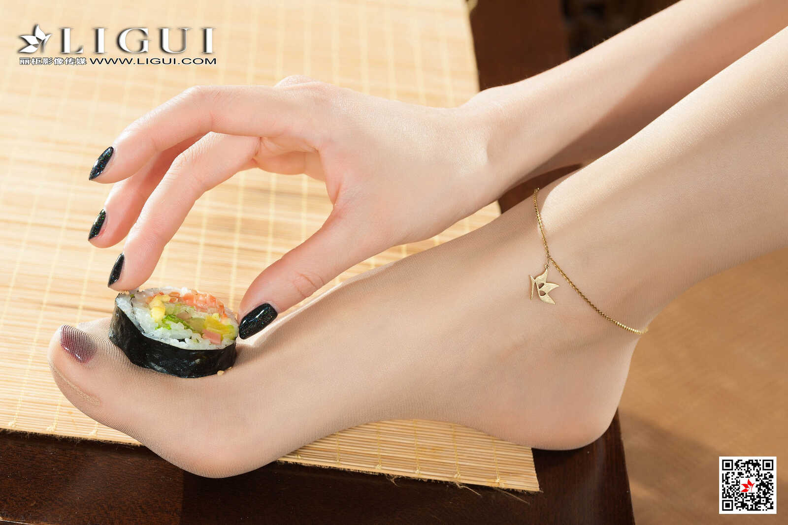 Model 凉儿《水果沙拉丝足诱惑》 [丽柜Ligui] 写真第3张