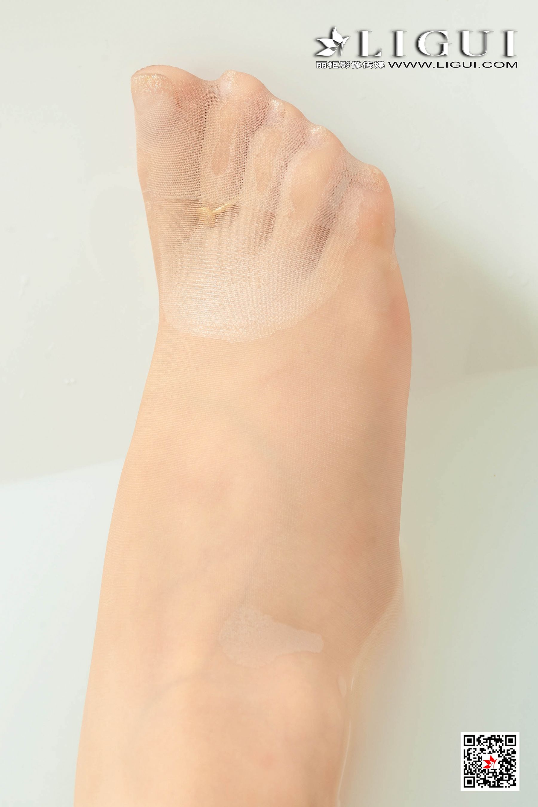 Model 安娜《浴室白衬衫丝足》 [丽柜LIGUI] 写真集第10张