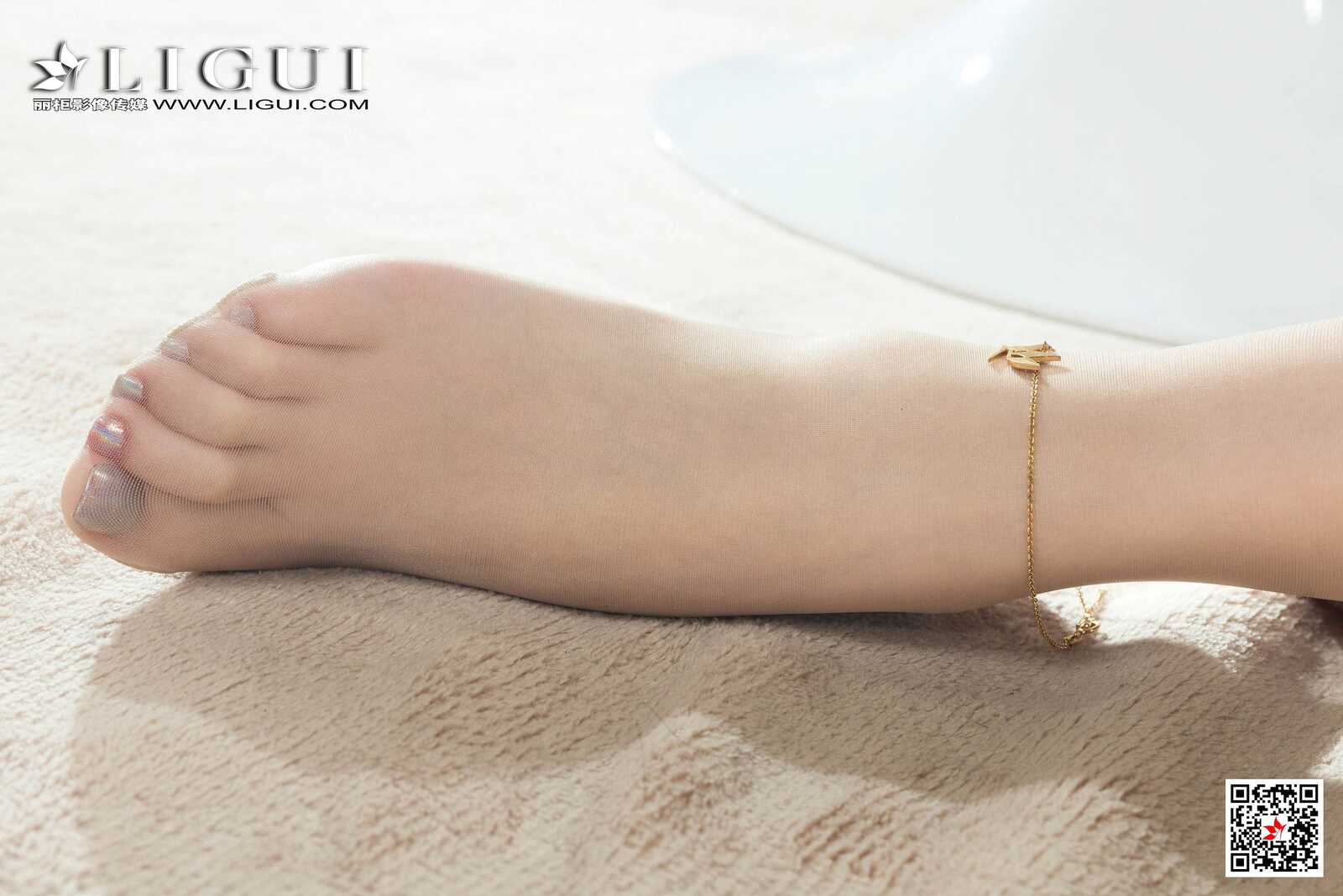 Model 洋洋《水手服眼镜妹丝足》 [丽柜LIGUI] 网络第4张