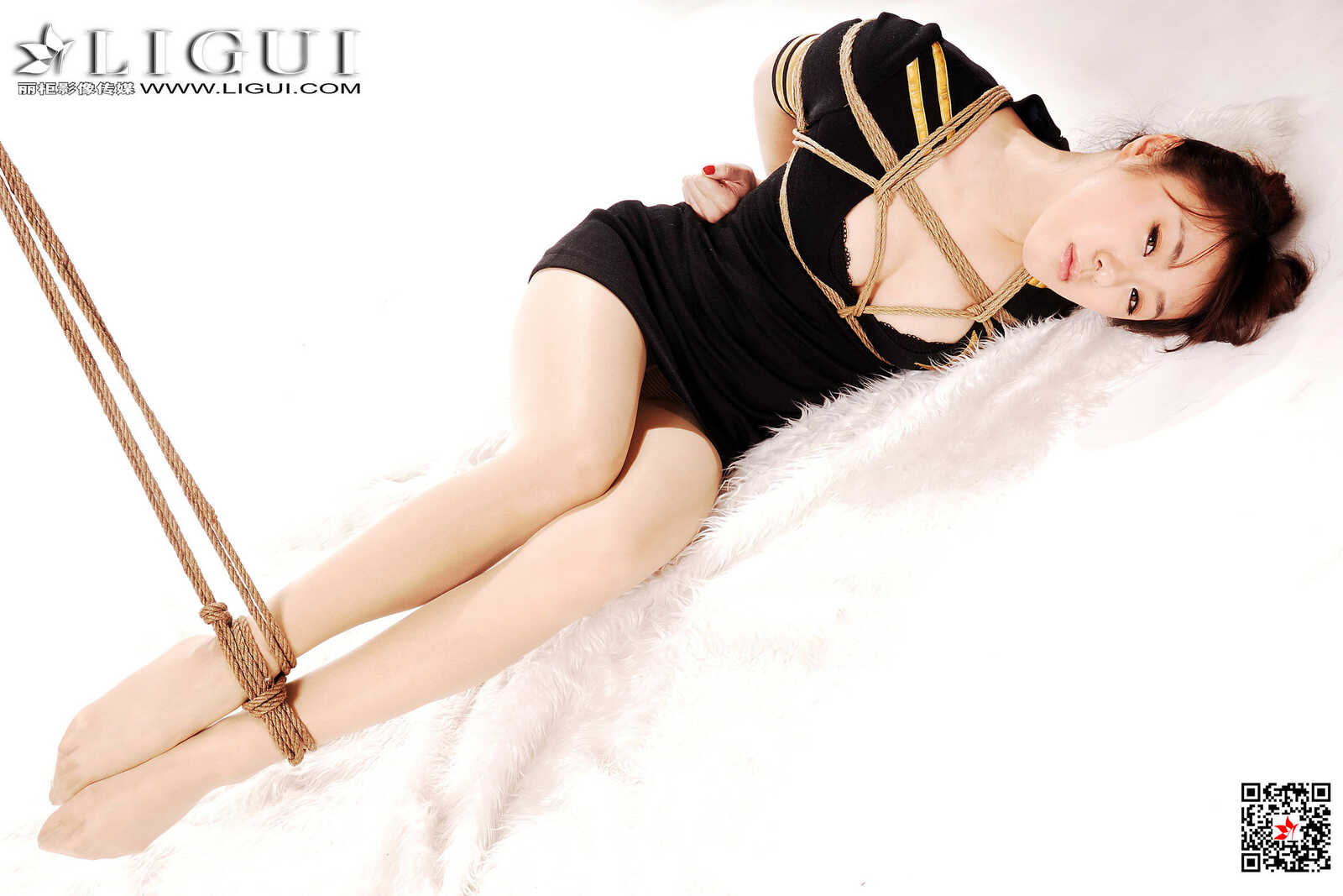 Model 佩佩《制服绳艺》 [丽柜美束Ligui] 写真集第7张