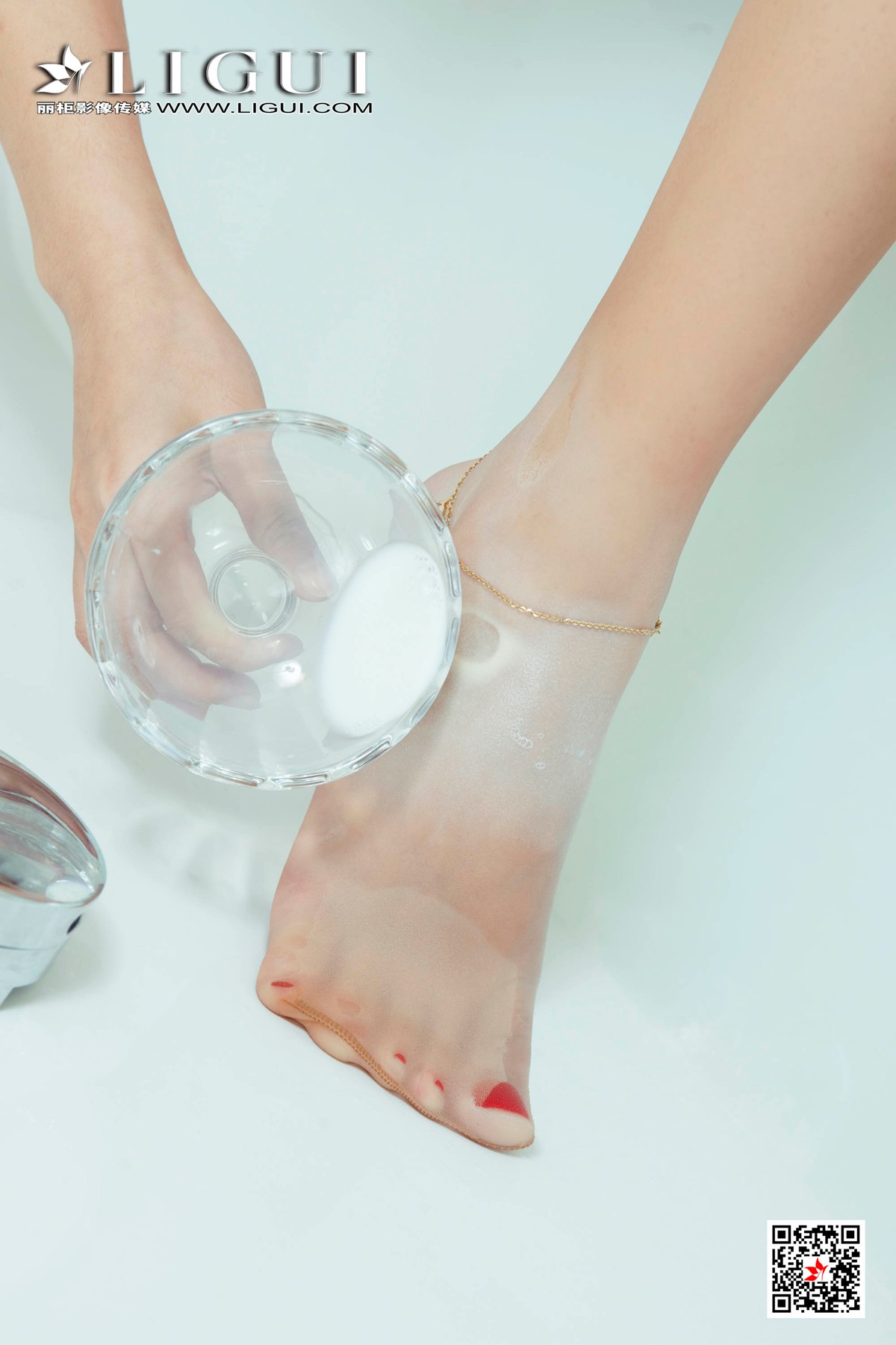 [Ligui丽柜]网络丽人 2020.11.04 Model《香浴名莲》汐汐 在现浏览第3张