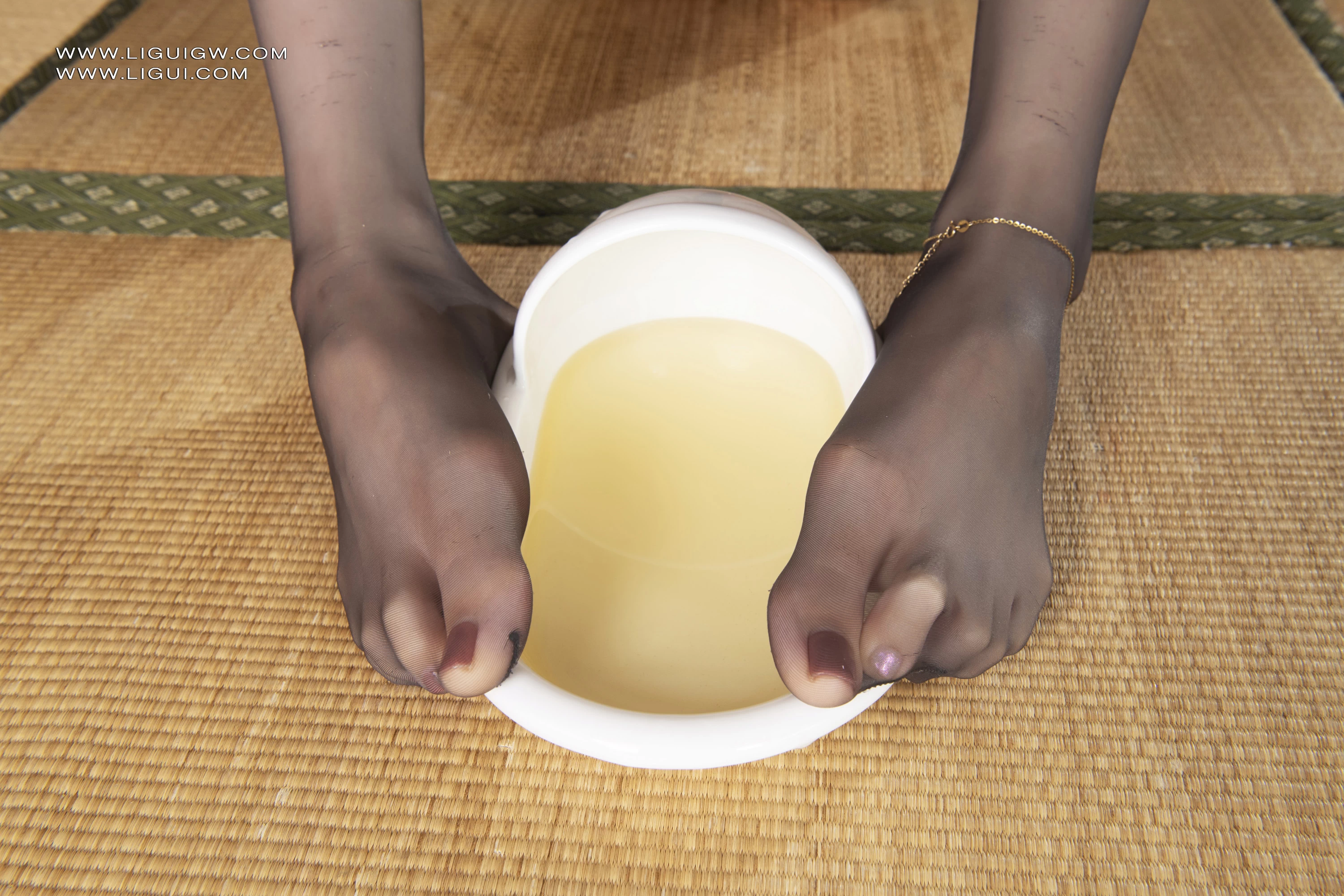 [Ligui丽柜] 2025.09.19 黑丝内裤蜜汁诱惑 Tuzi第7张