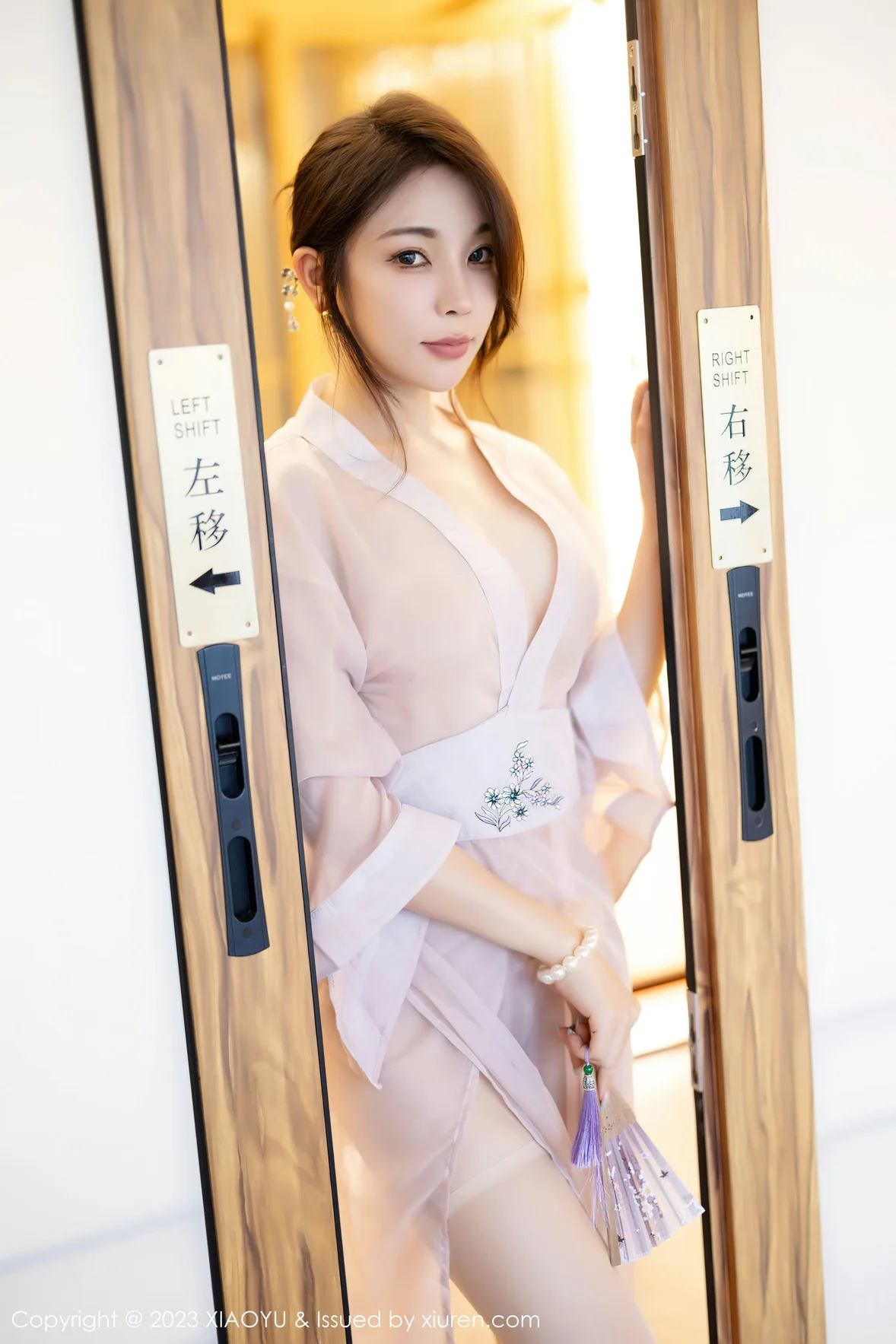  XIAOYU 语画 Vol.1076 徐莉芝Booty 轻透薄纱服饰性感写真 [85P]第1张