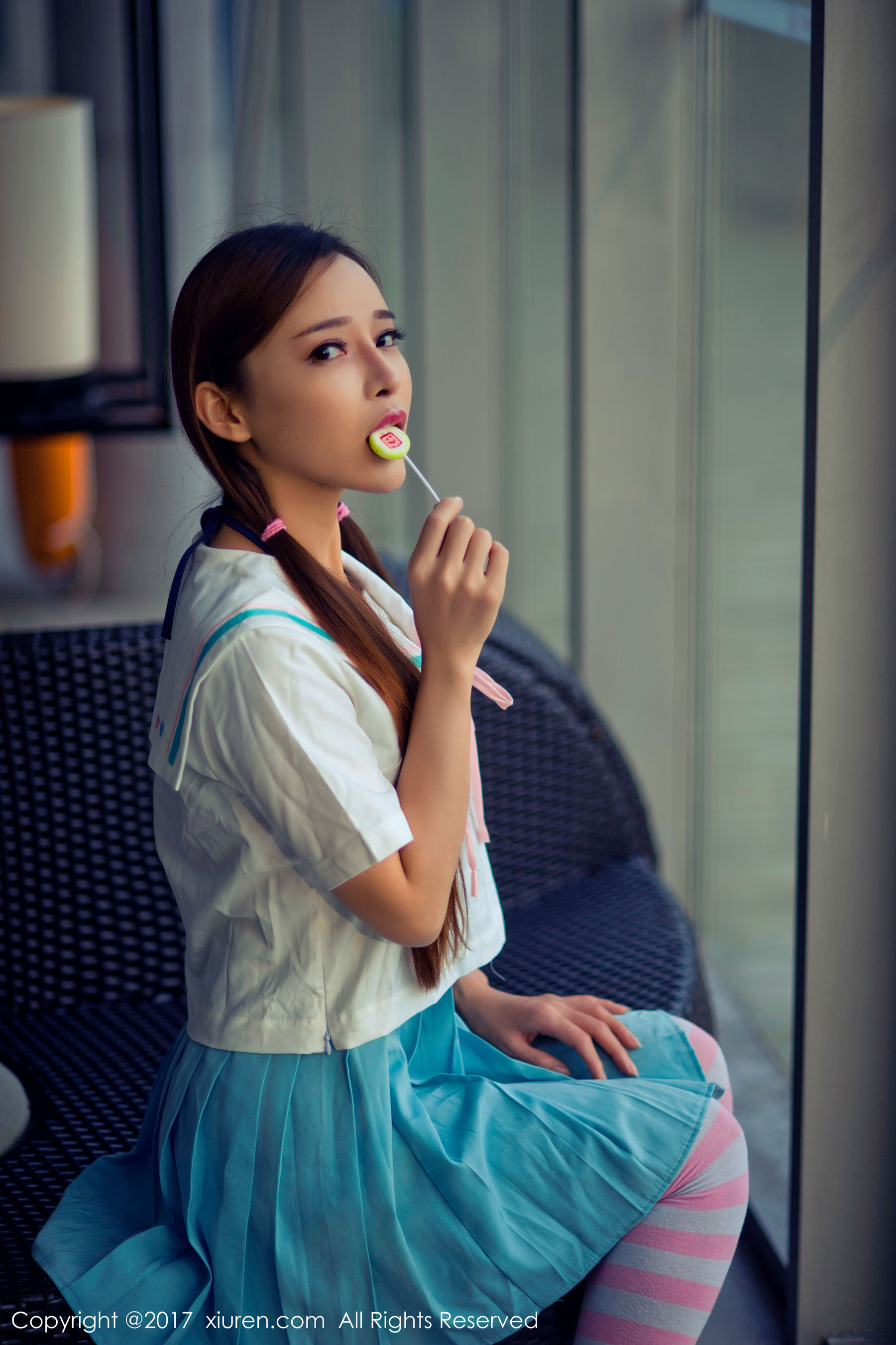 艾小青《人体泡沫浴+日系学生服泳池棒棒糖》 秀人 NO.866第2张