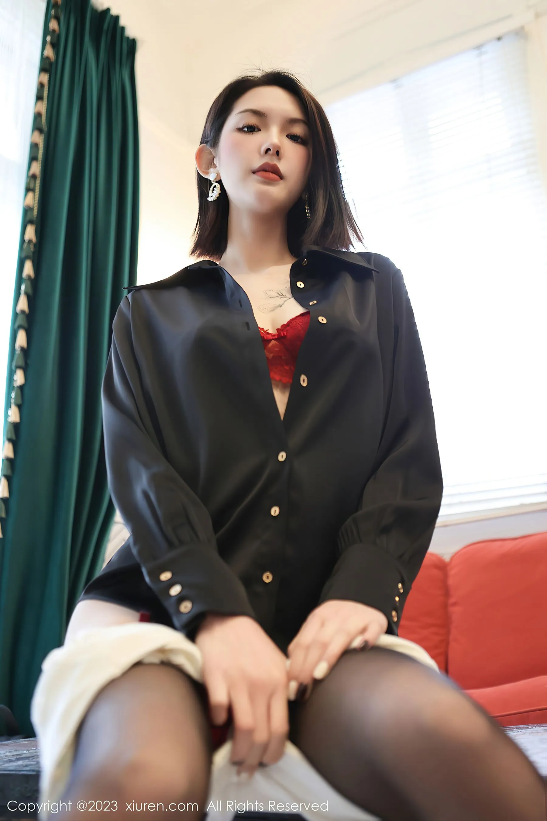  秀人网 No.6356 乔一一 黑丝短裙第2张