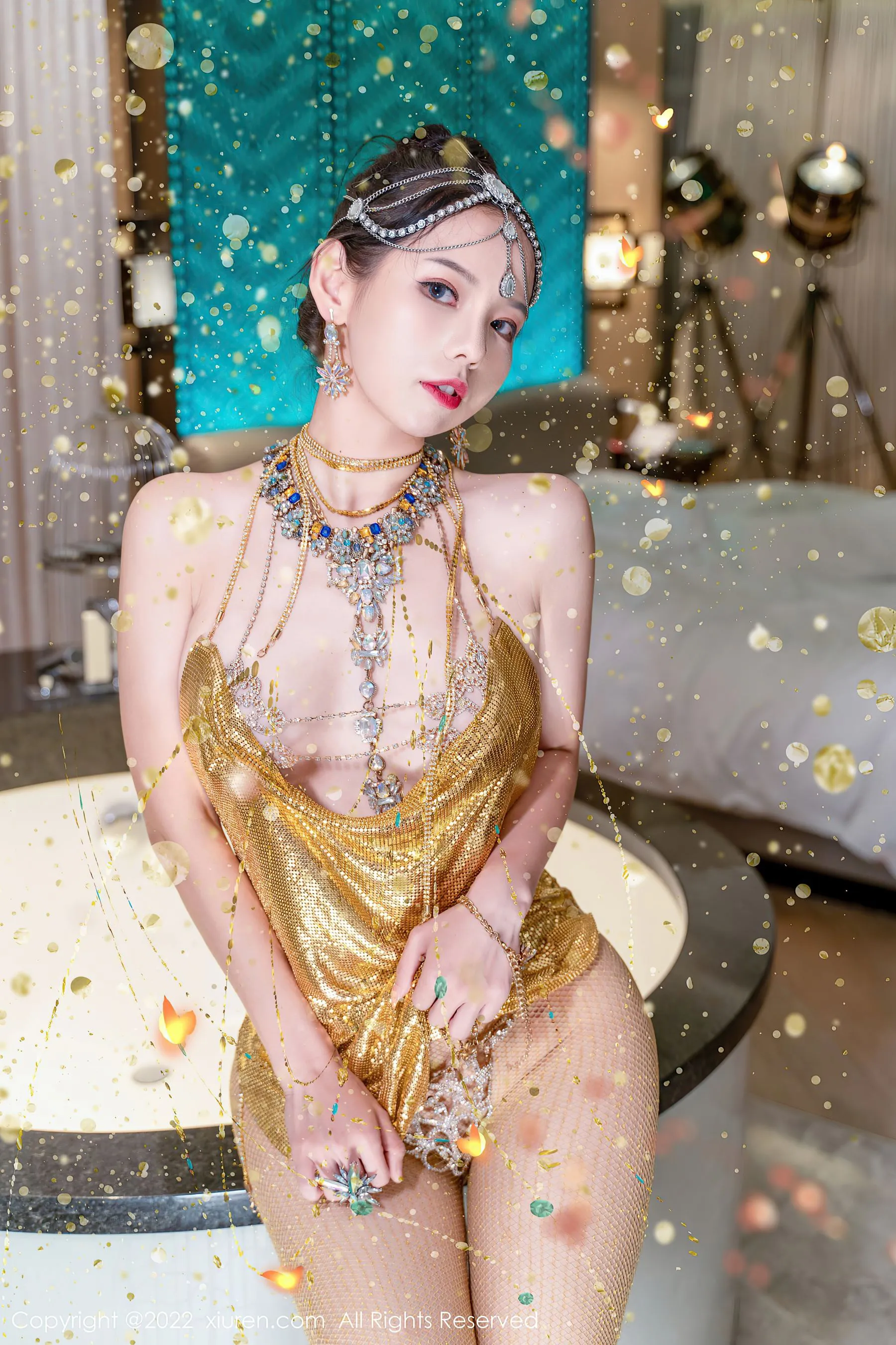  秀人网 No.5559 大美妞儿 美腿丰腴第16张