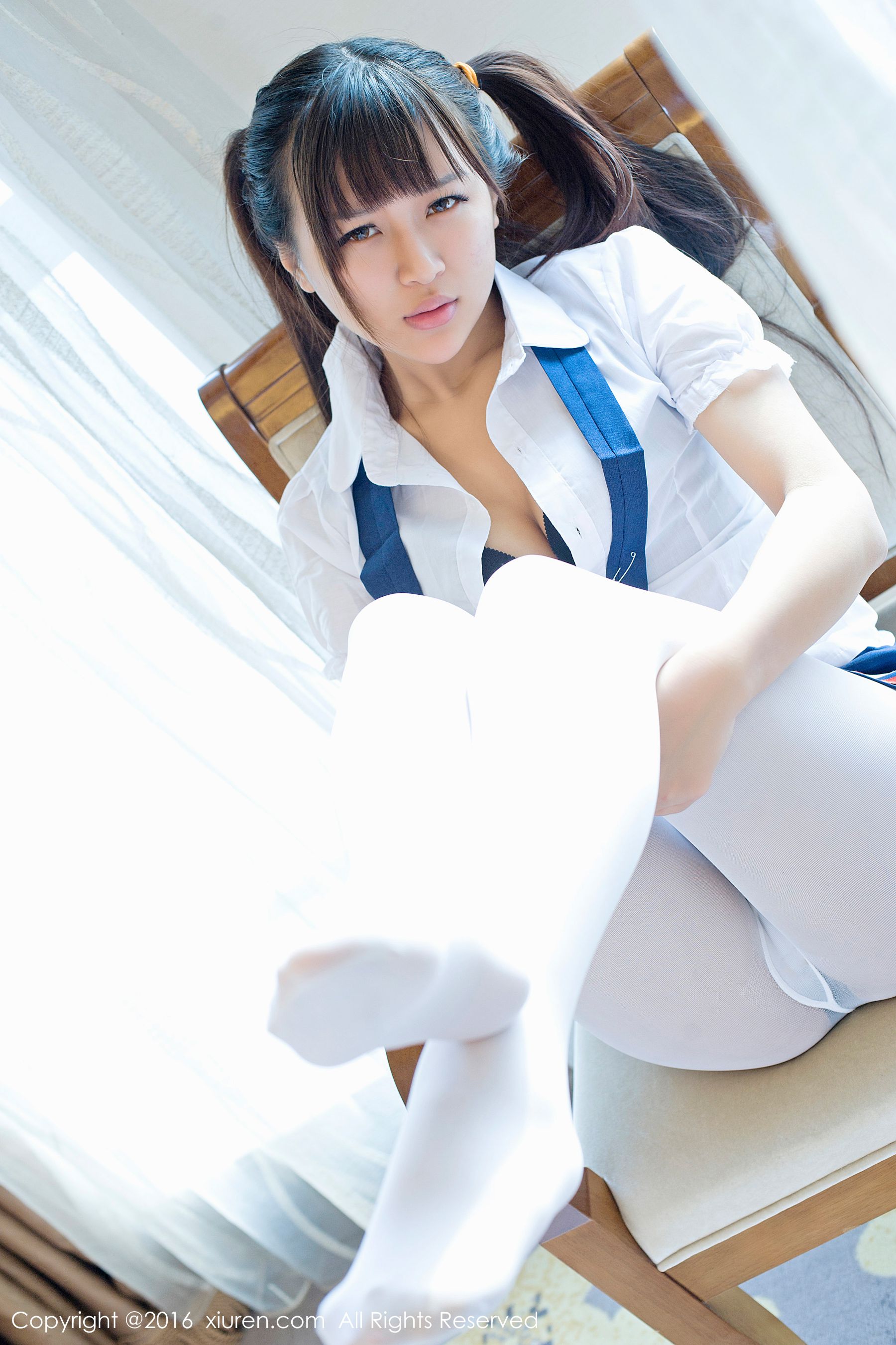  v熙熙熙熙恩v(李佳瞳)《日系短裙、卡哇伊内衣、学生装白色丝袜》 秀人网 No.672第17张