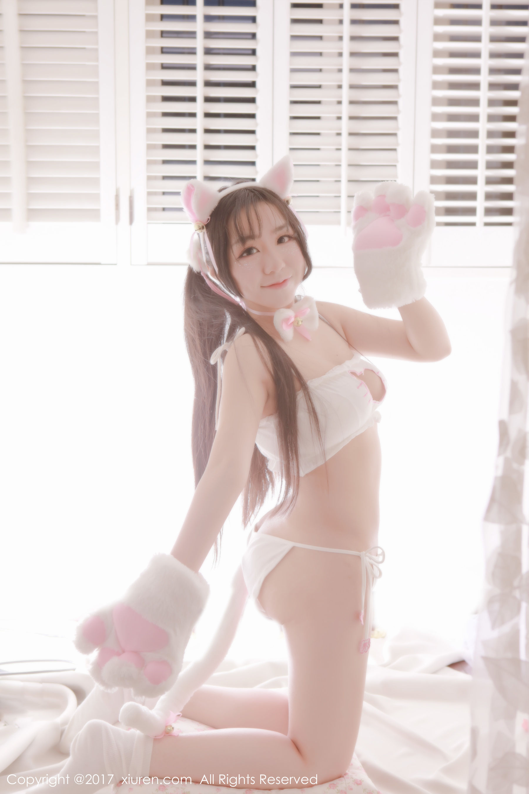  吃白菜的vi菜菜《长着猫耳朵及尾巴的清纯可爱少女》 秀人网XIUREN No.753第11张