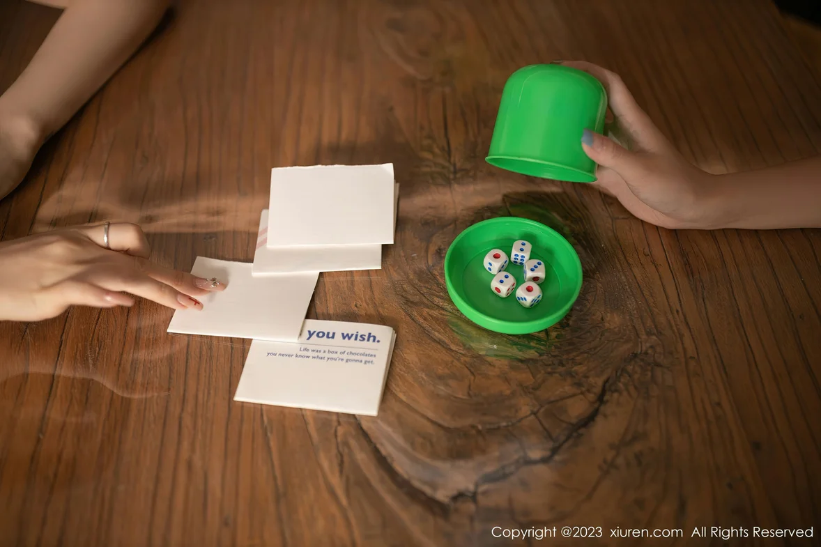  XiuRen 秀人 No.7084 鱼子酱Fish和杏子Yada 主题“小红帽与大灰狼”模特合集 [83P]第2张