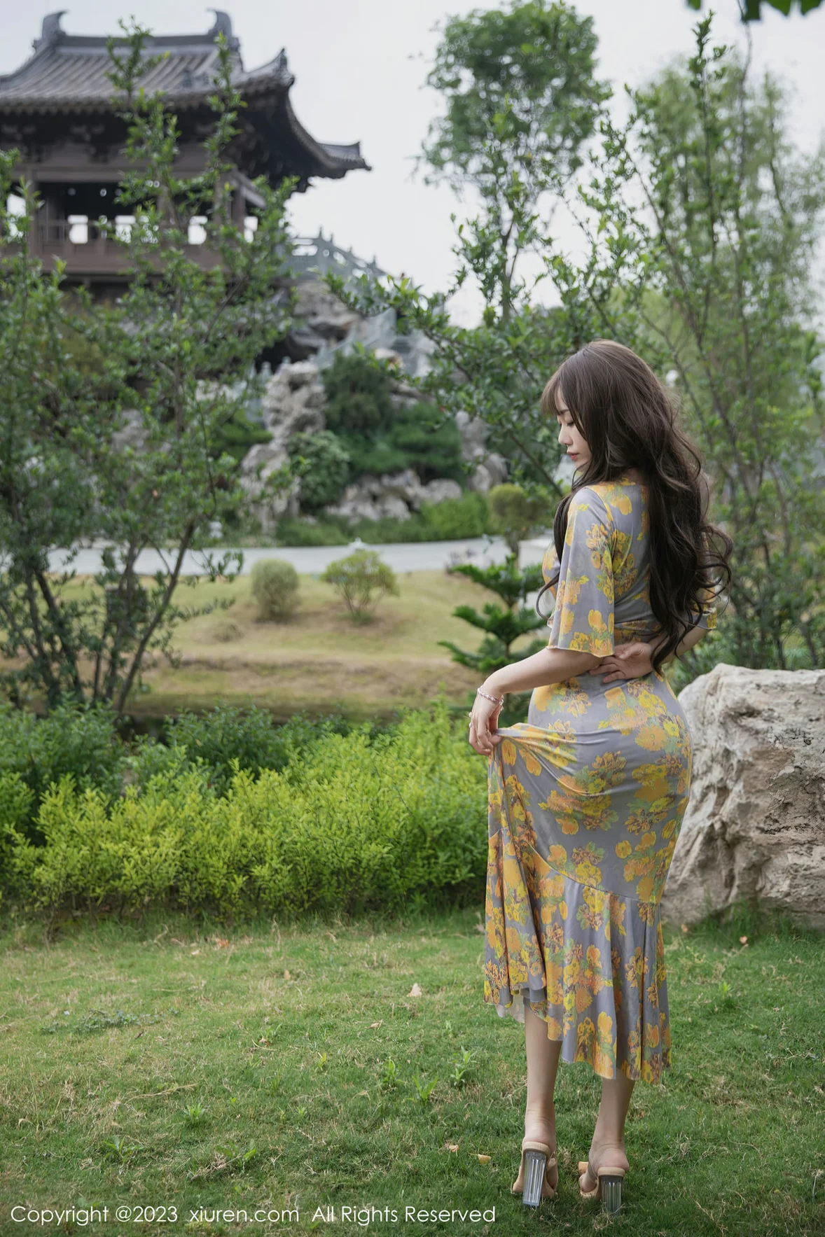  XiuRen 秀人 No.6949 严利娅Yuliya 黄灰色睡裙性感写真 [85P]第7张