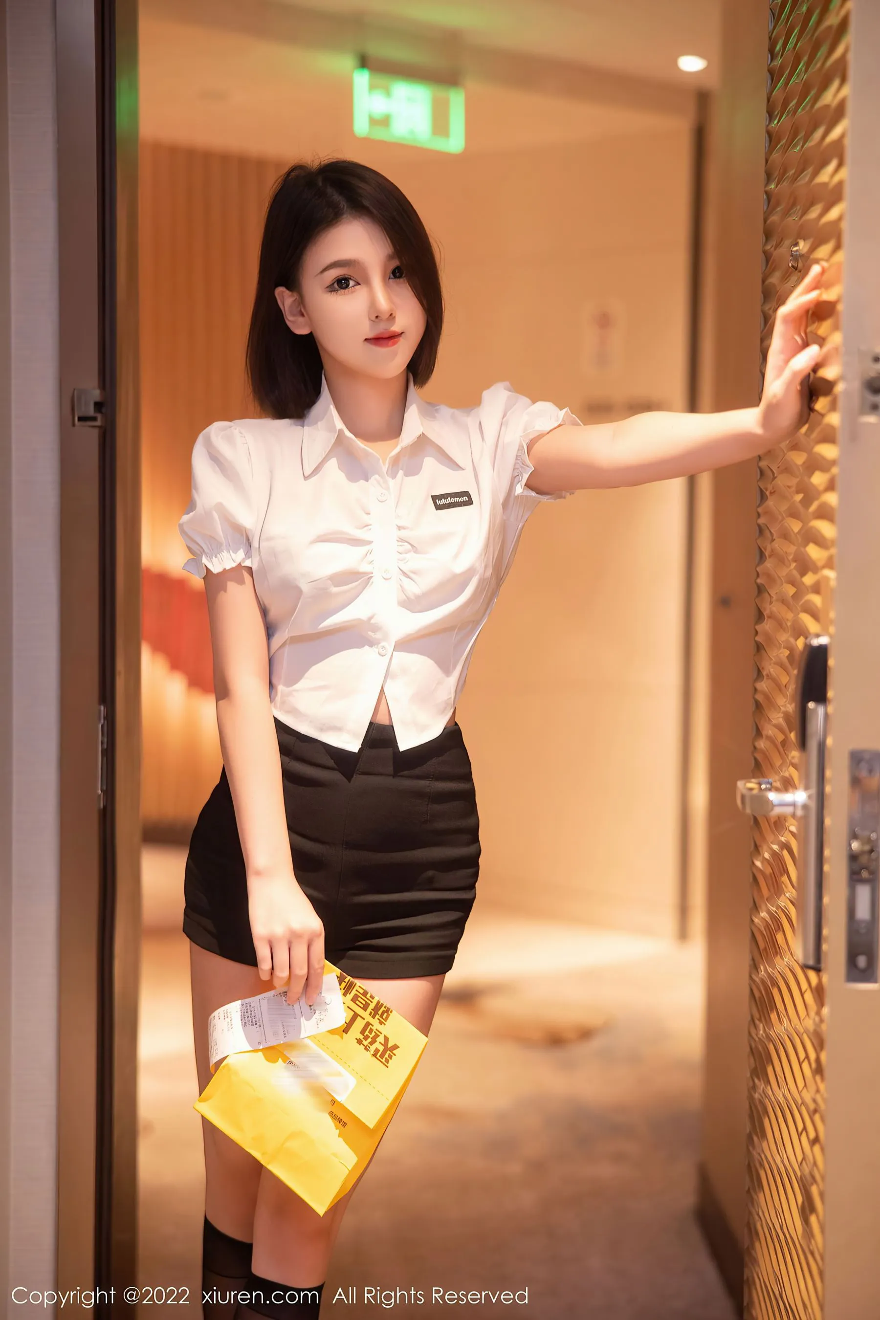 秀人网 No.5702 美羊羊 短发新人模特第19张