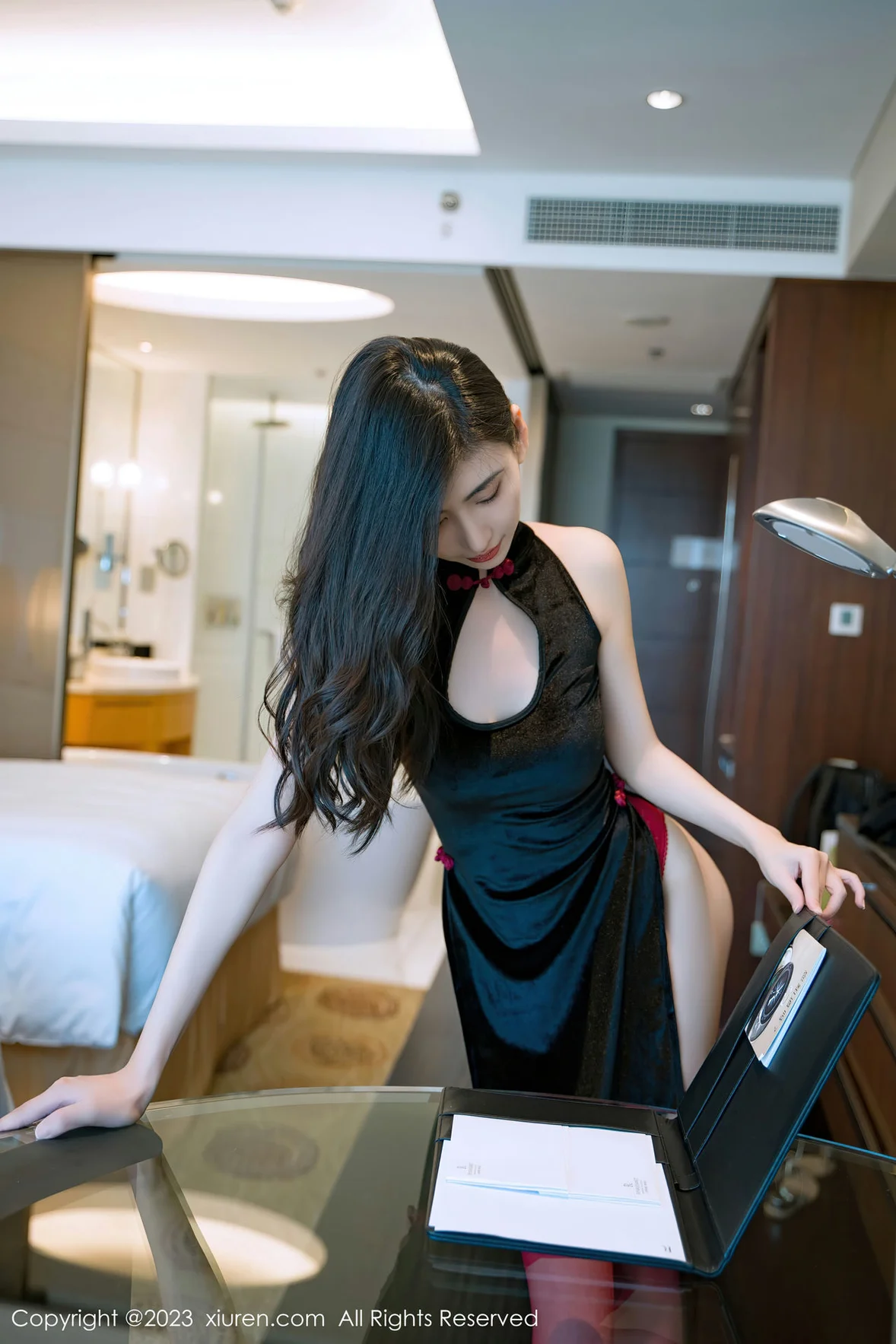  XiuRen 秀人 No.7128 章芃芃 黑色情趣旗袍性感写真 [74P]第8张