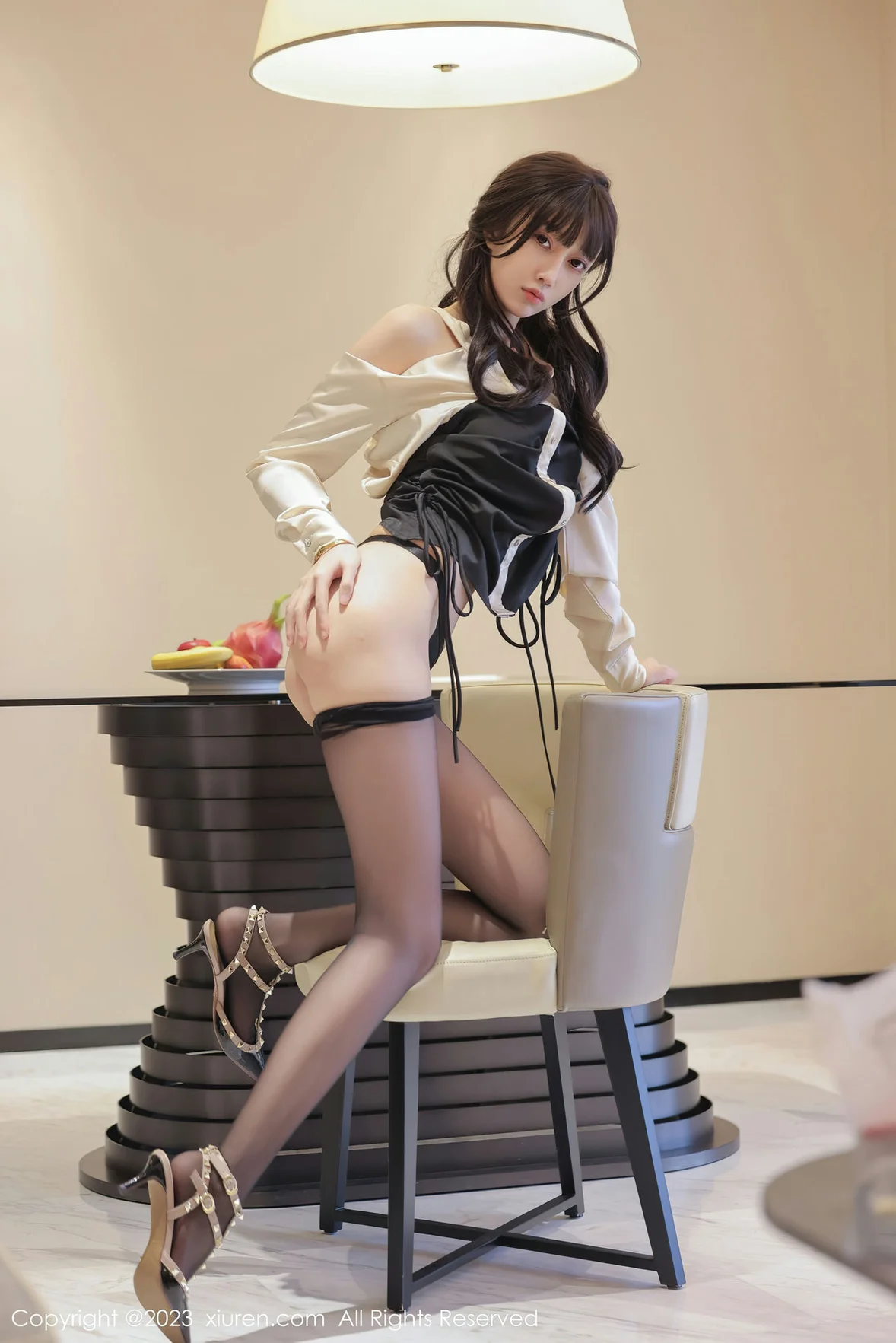  XiuRen 秀人 No.6929 玥儿玥er 魅惑黑丝广州旅拍 [69P]第9张