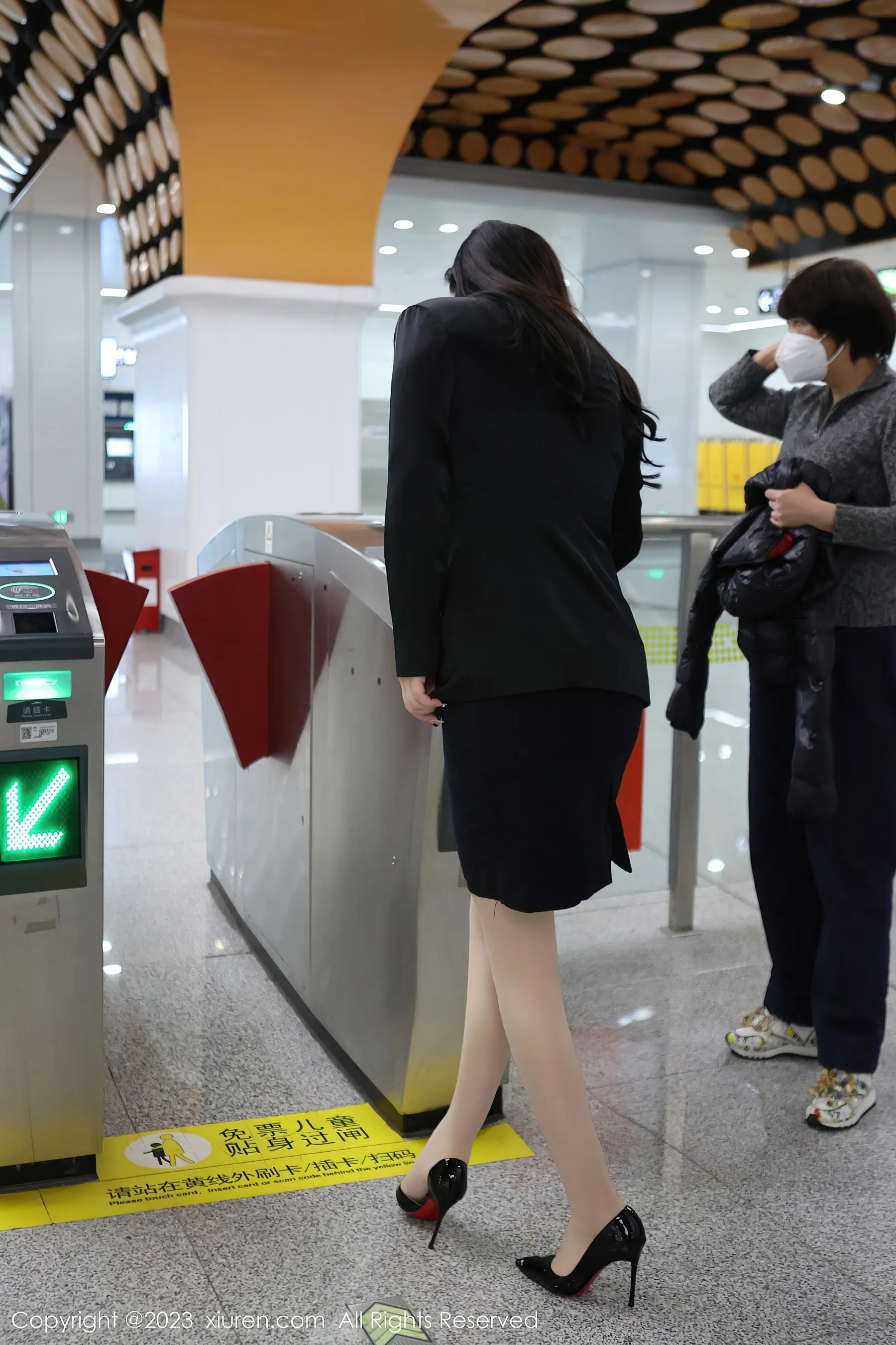  秀人网 No.6421 王婉悠Queen 丝袜OL第27张