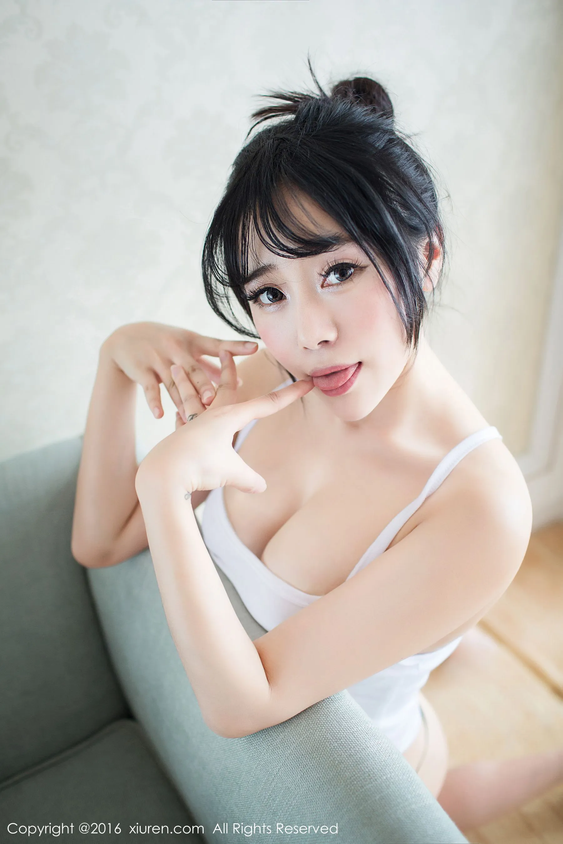 兜豆靓Youlina《香蕉小护士》 秀人网 No.550第21张