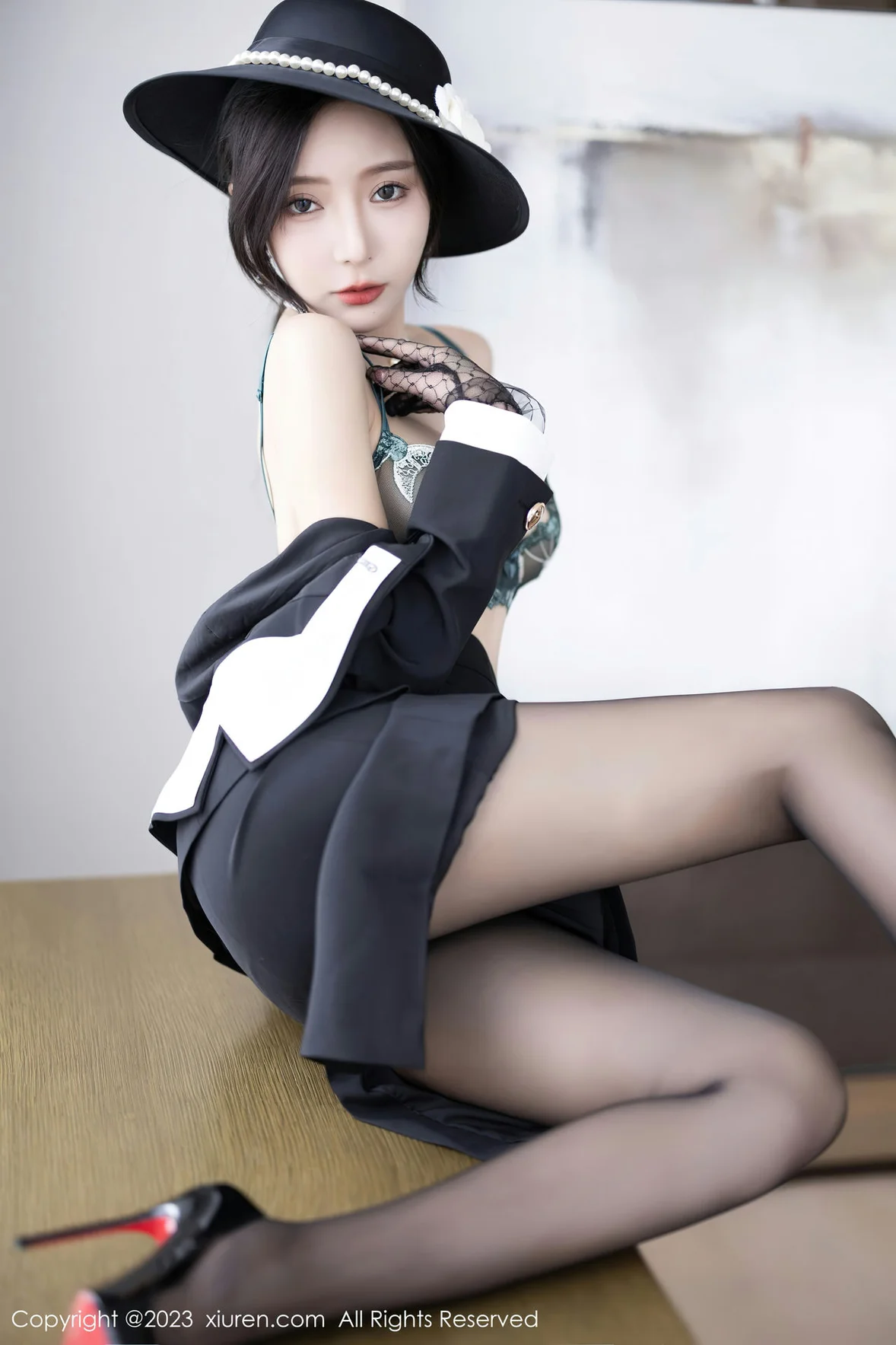  XiuRen 秀人 No.7048 王馨瑶yanni 气质高跟黑丝 [82P]第8张