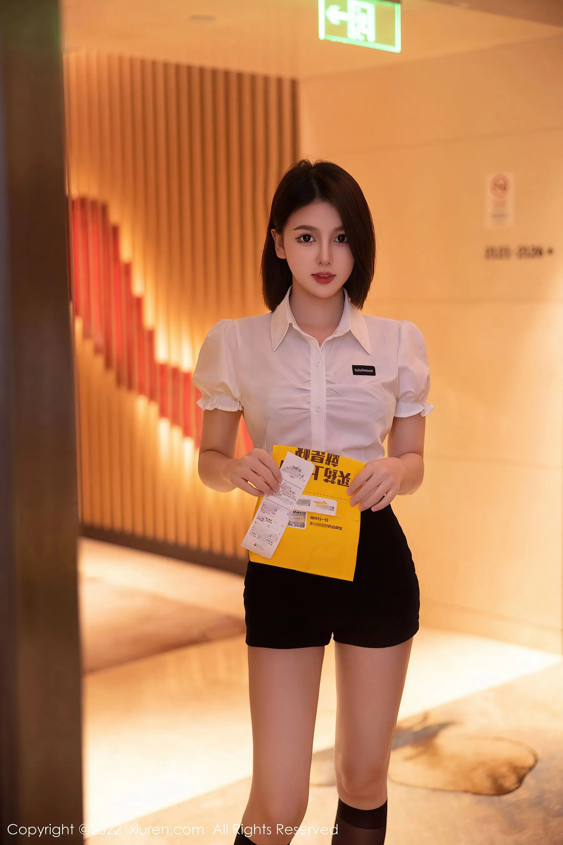 秀人网 No.5702 美羊羊 短发新人模特第17张