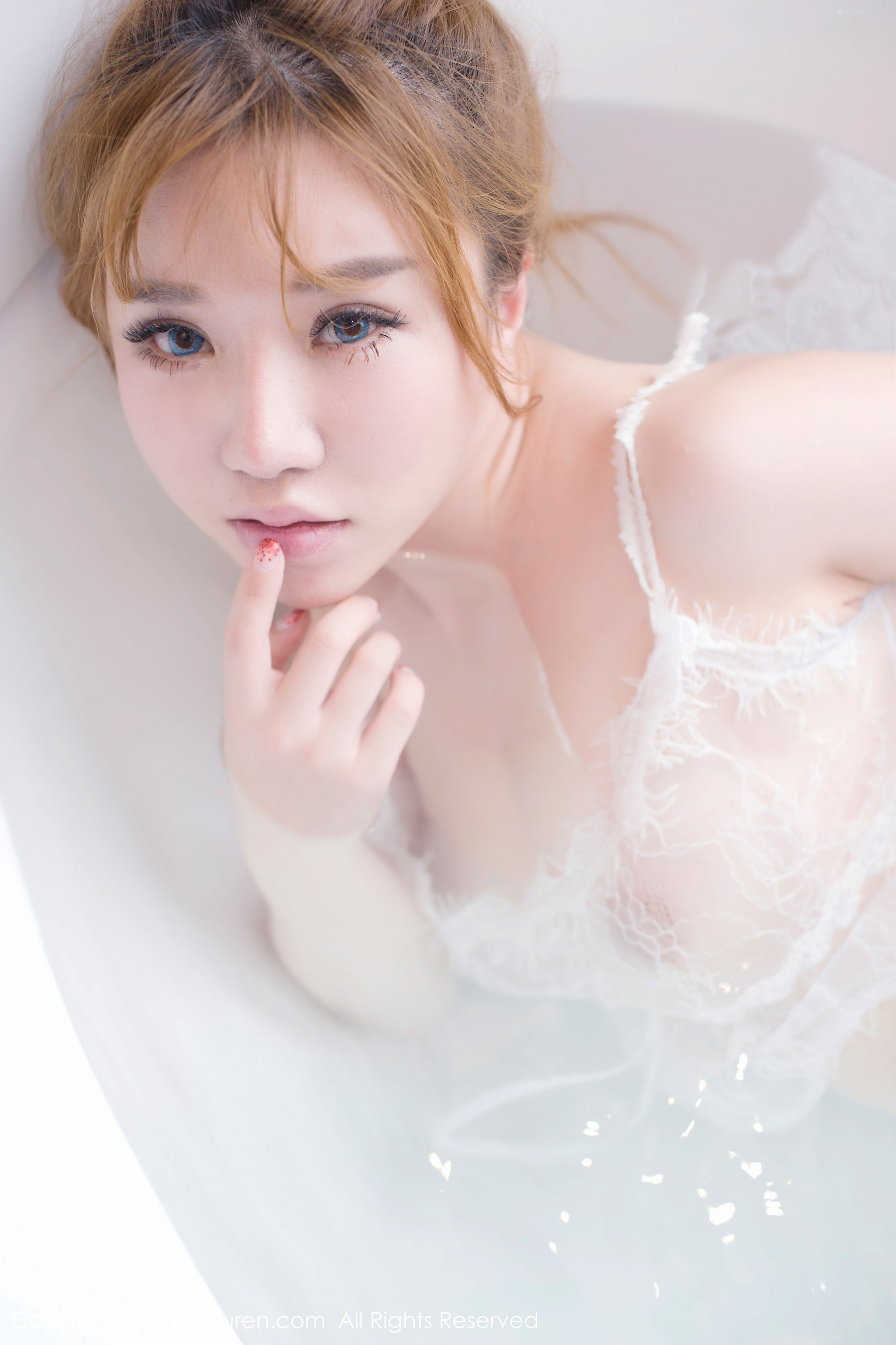 小公举Amy《浑圆白皙美女圆乳细腰模特》 秀人网XIUREN No.778第3张