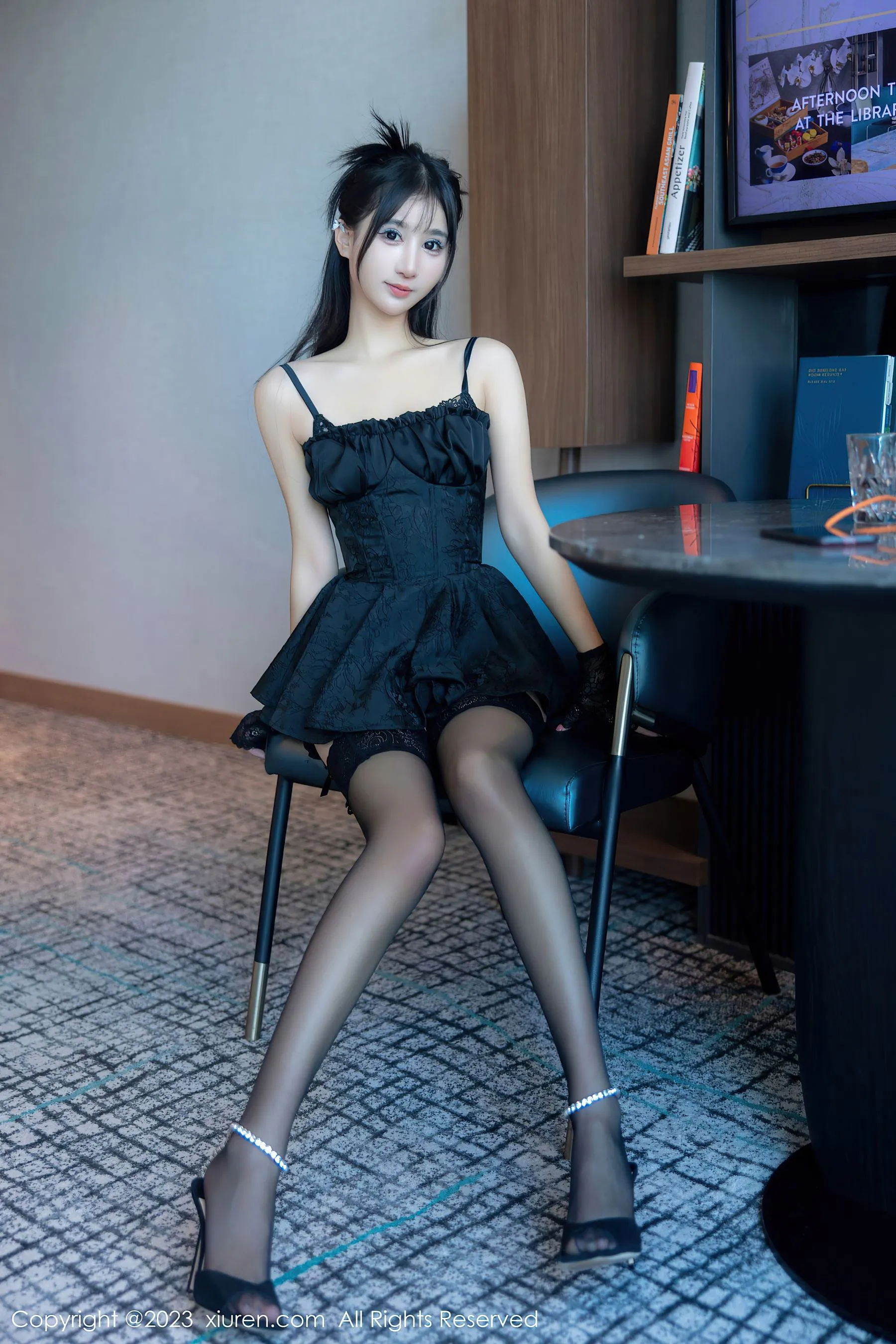  秀人网 No.6516 小果冻儿 黑丝美腿第18张