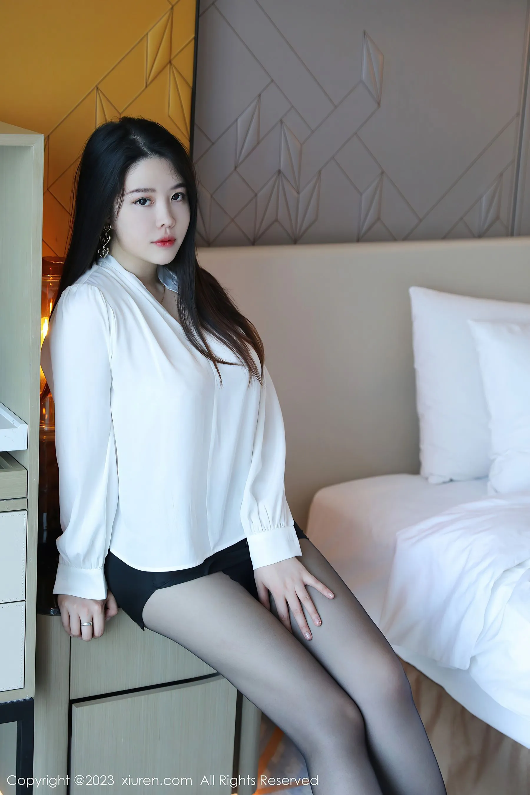  秀人网 No.6782 樱桃小犊子 短裙黑丝第14张