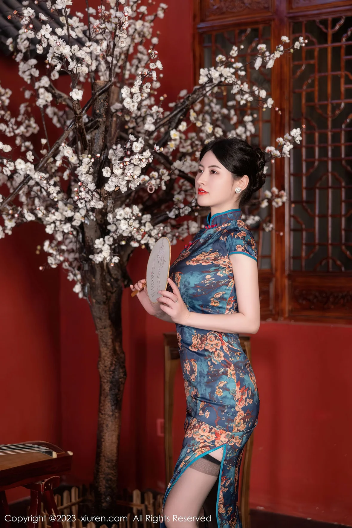  XiuRen 秀人 No.7051 诗诗kiki 蓝色图纹旗袍性感写真 [83P]第2张