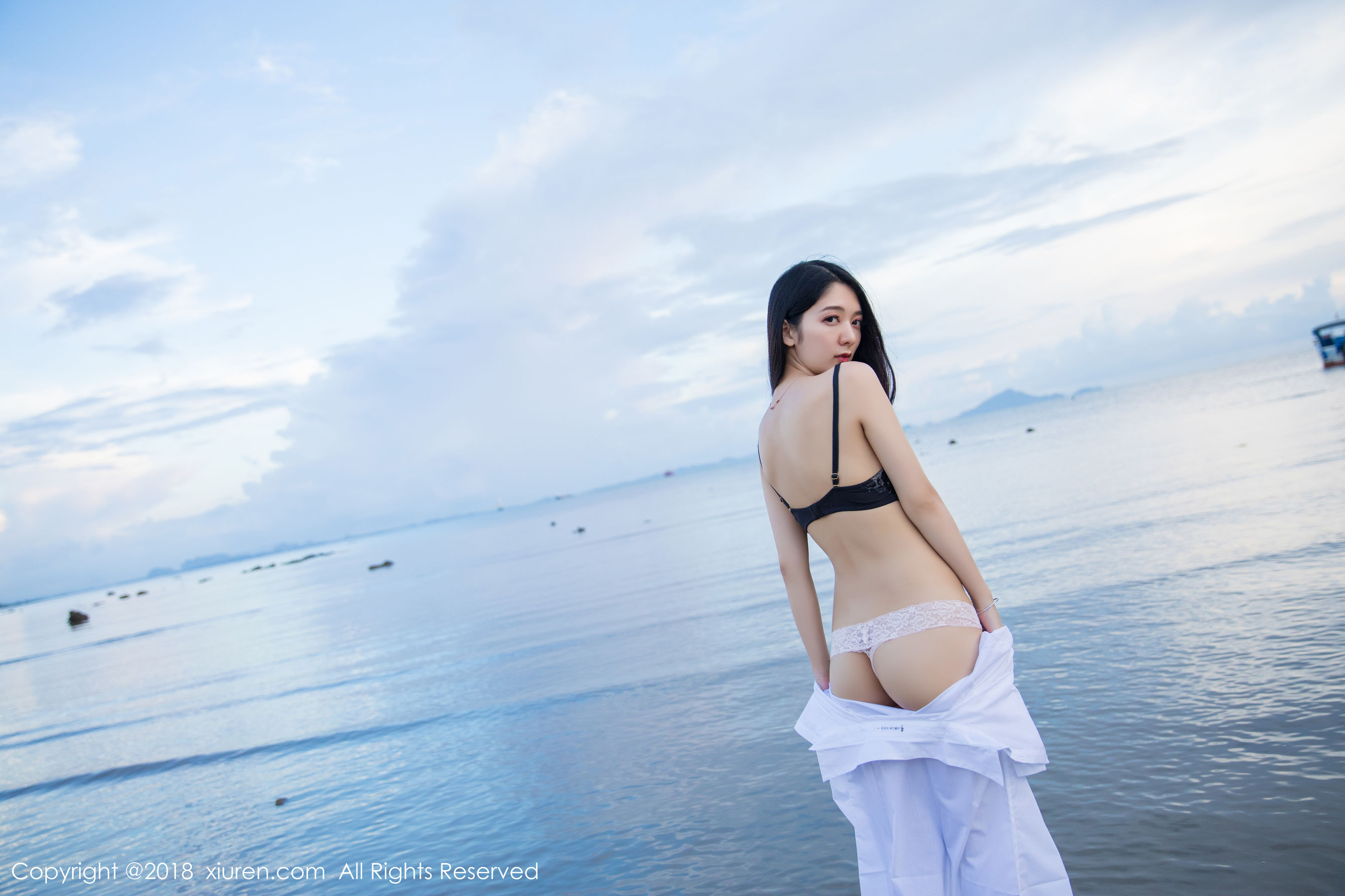 小热巴《白衬衫加蕾丝内衣系列》 XiuRen 秀人网 No.962第12张